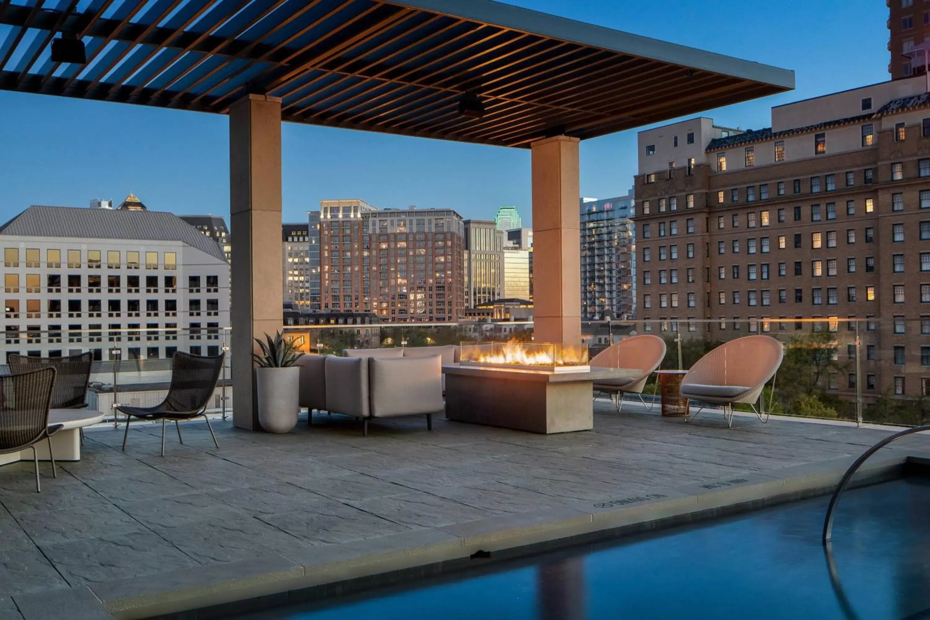 Swimming pool in Marriott Dallas Uptown