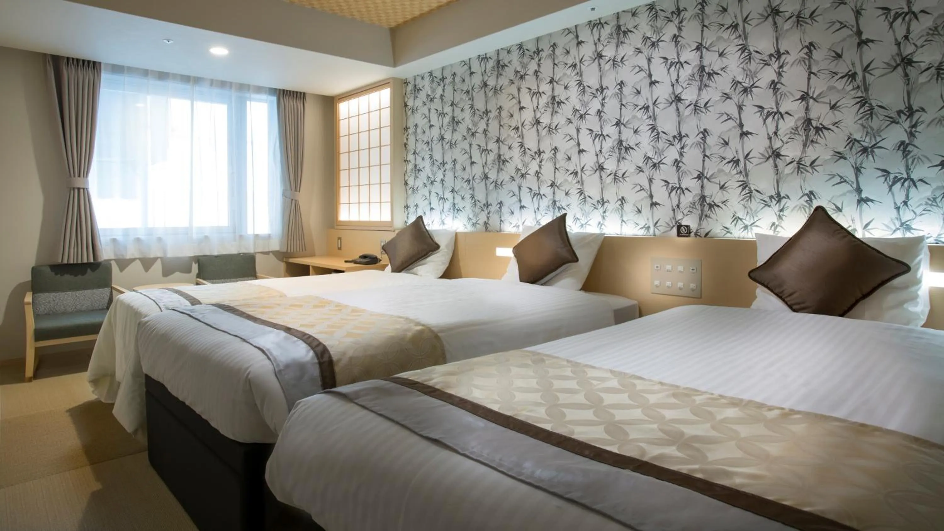 Photo of the whole room, Bed in Hot Spring Osaka Hinode Hotel Nipponbashi