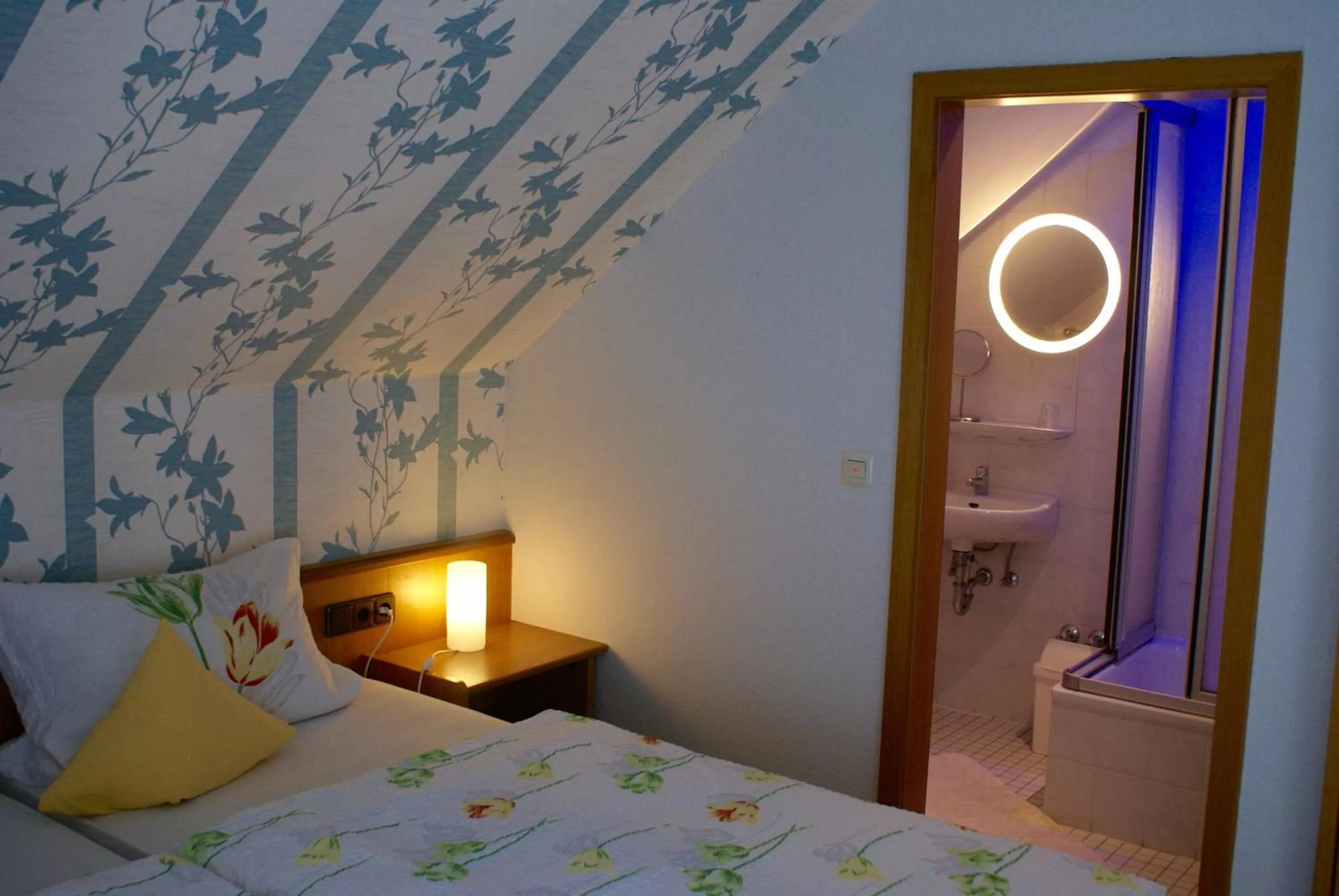 Bedroom, Bed in Hotel Elfenberg