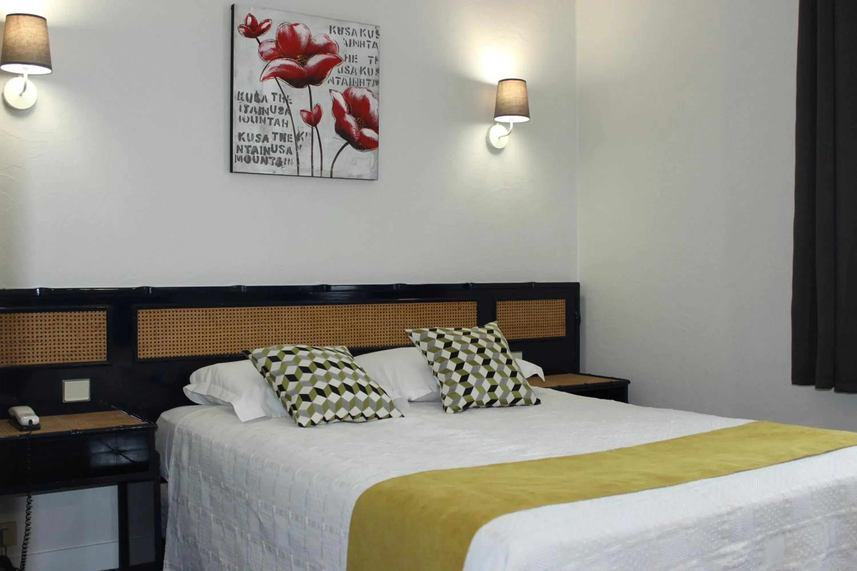 Bedroom, Bed in Logis Aurea Hotel