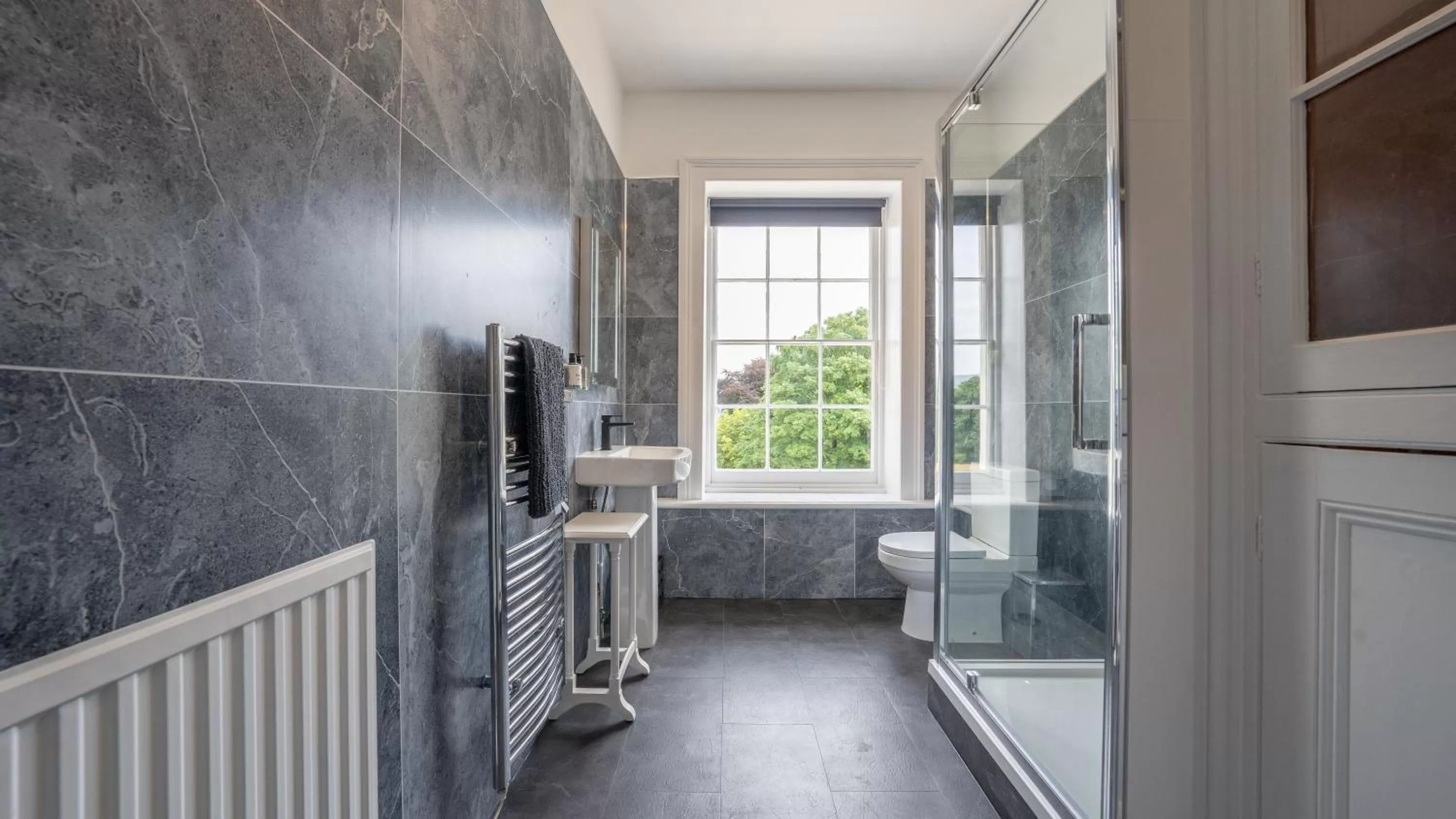 Bathroom in Pantybeiliau House Bed & Breakfast