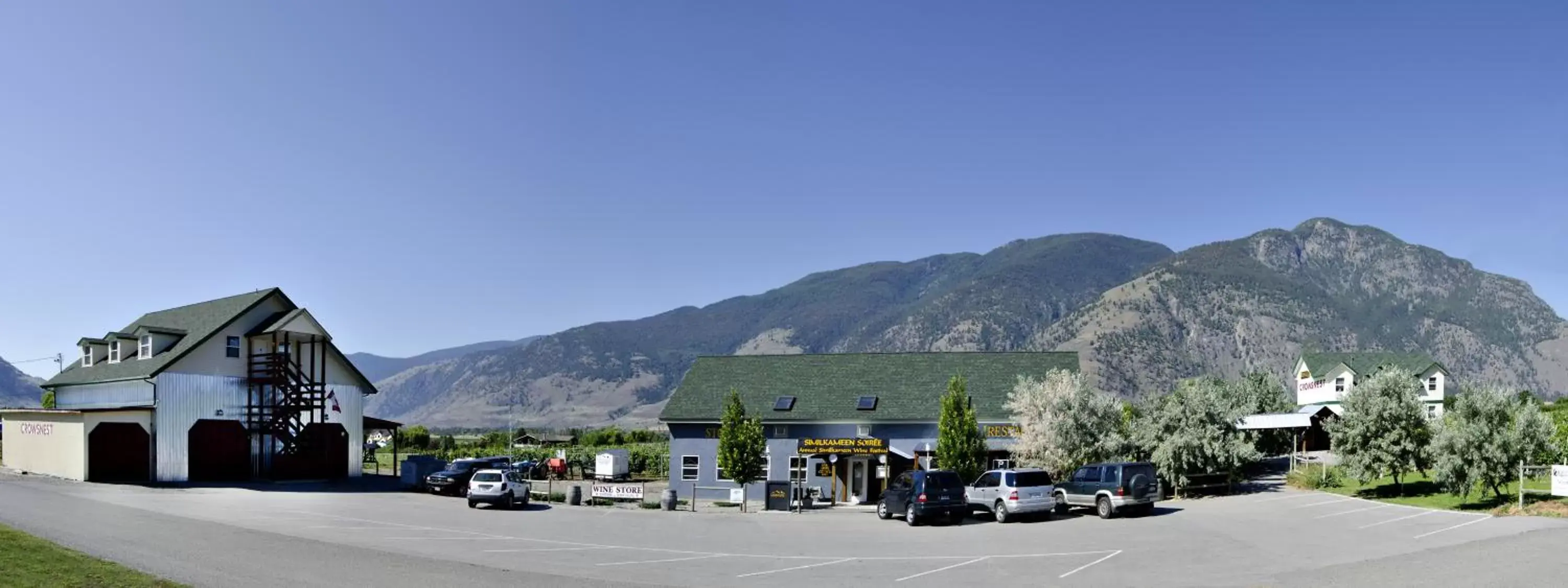 Facade/entrance in Crowsnest Vineyards Guesthouse