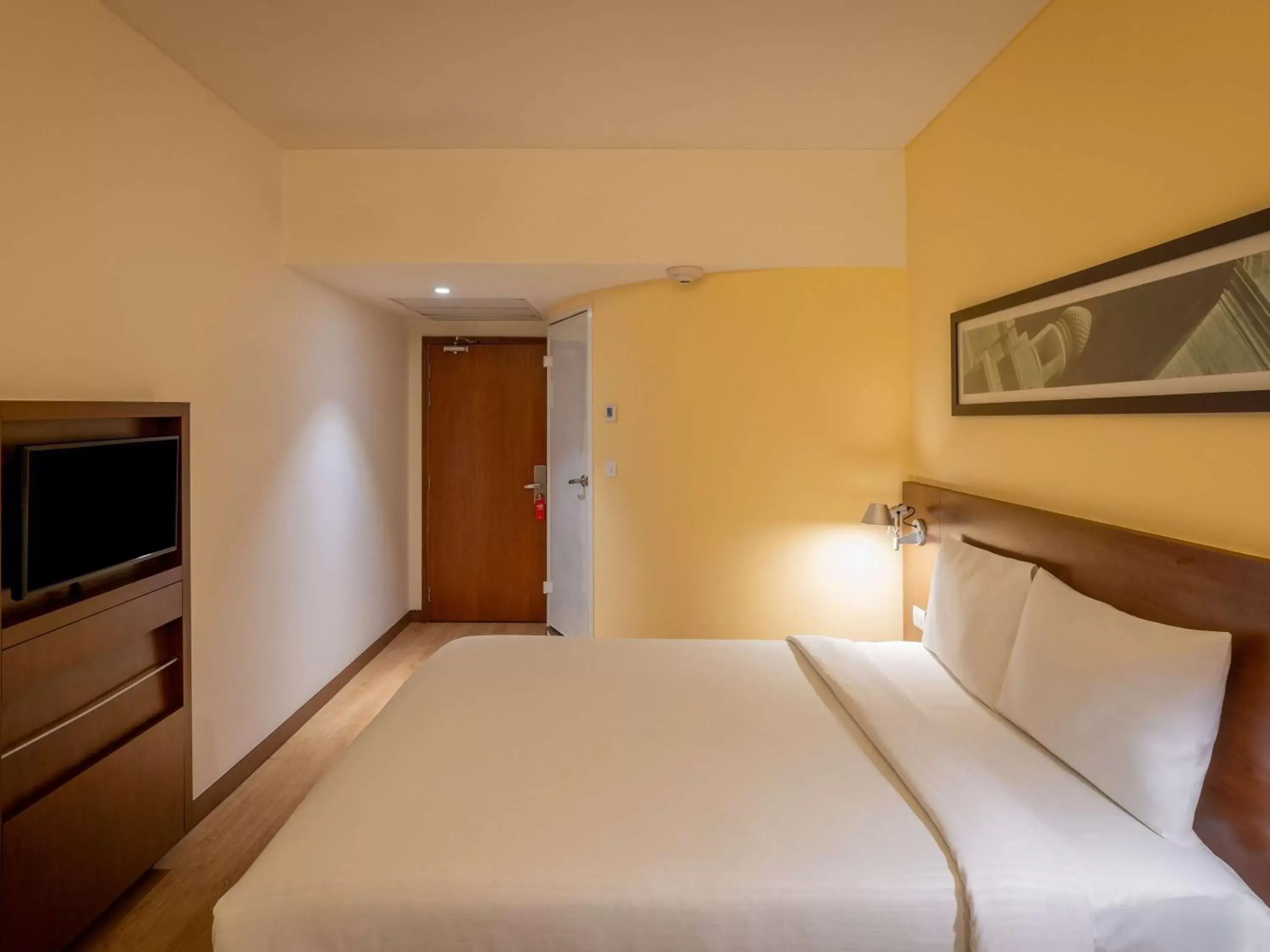 Bedroom, Bed in ibis New Delhi Aerocity - An AccorHotels Brand