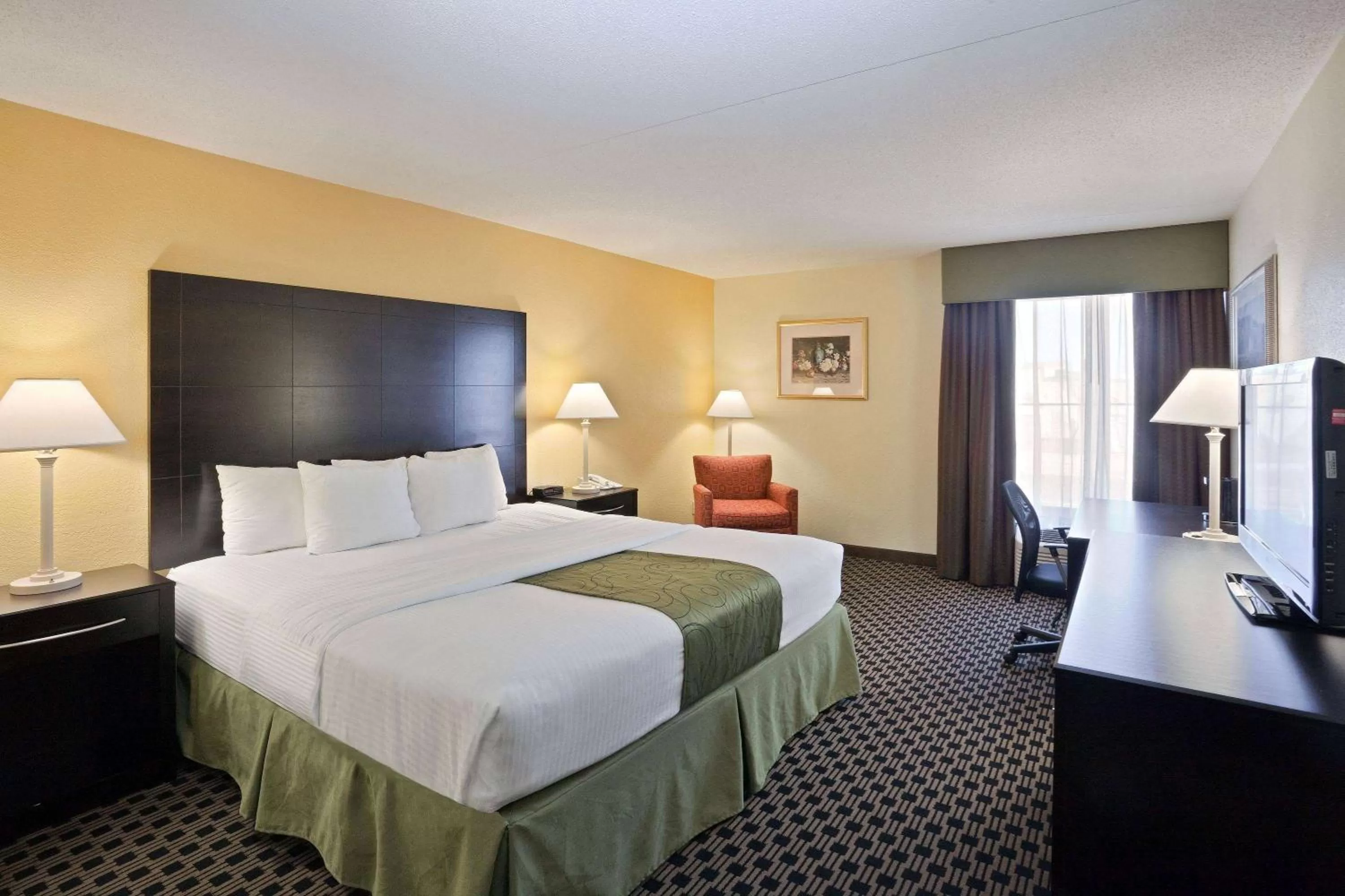 Photo of the whole room, Bed in La Quinta by Wyndham Salina