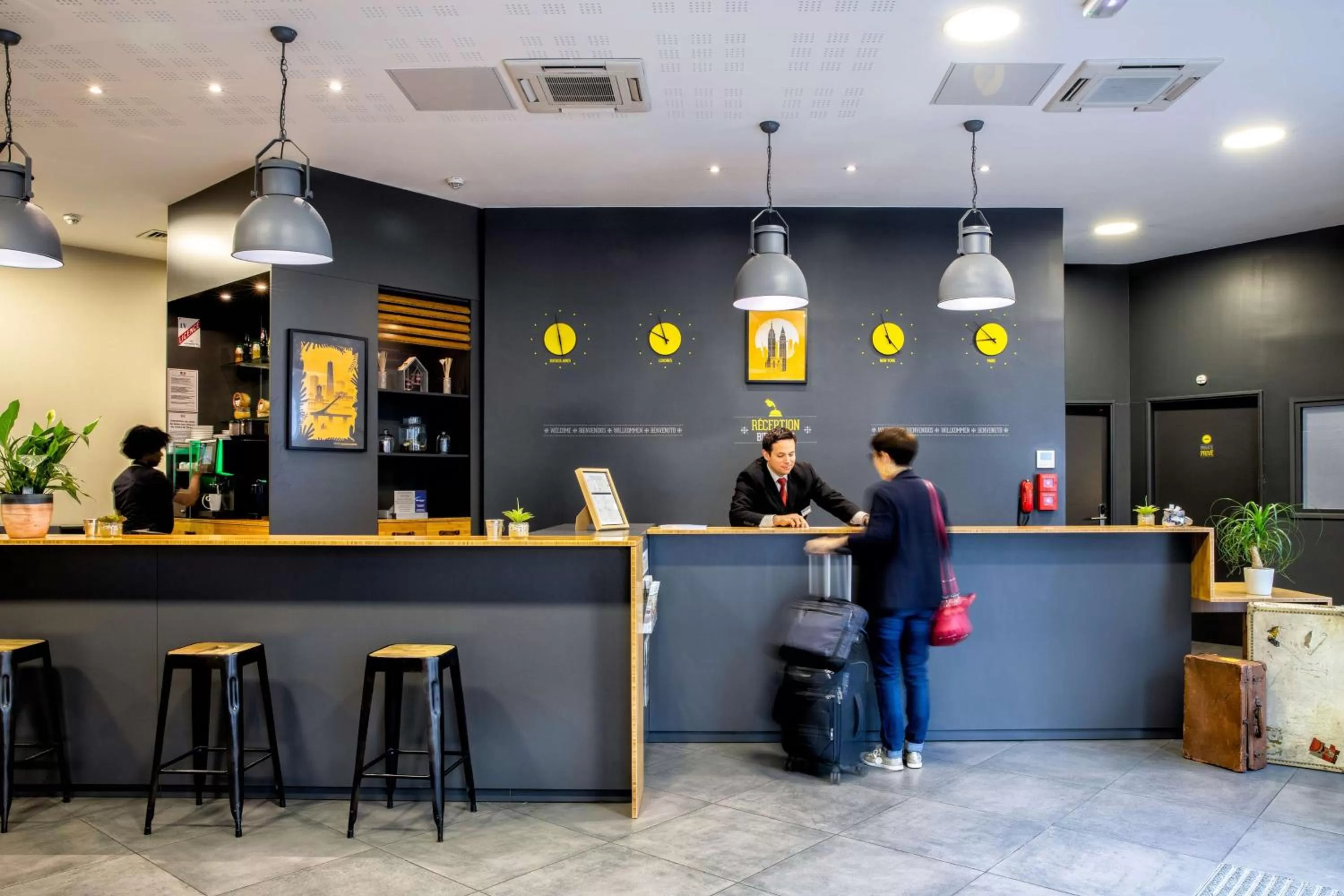 Lobby or reception in Best Western Plus Suitcase Paris La Défense
