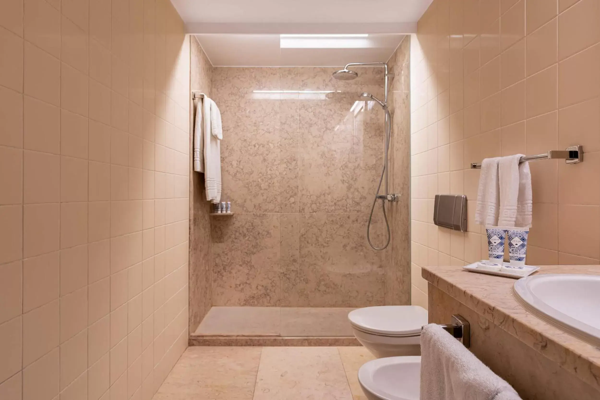 Bathroom in Hotel do Chiado