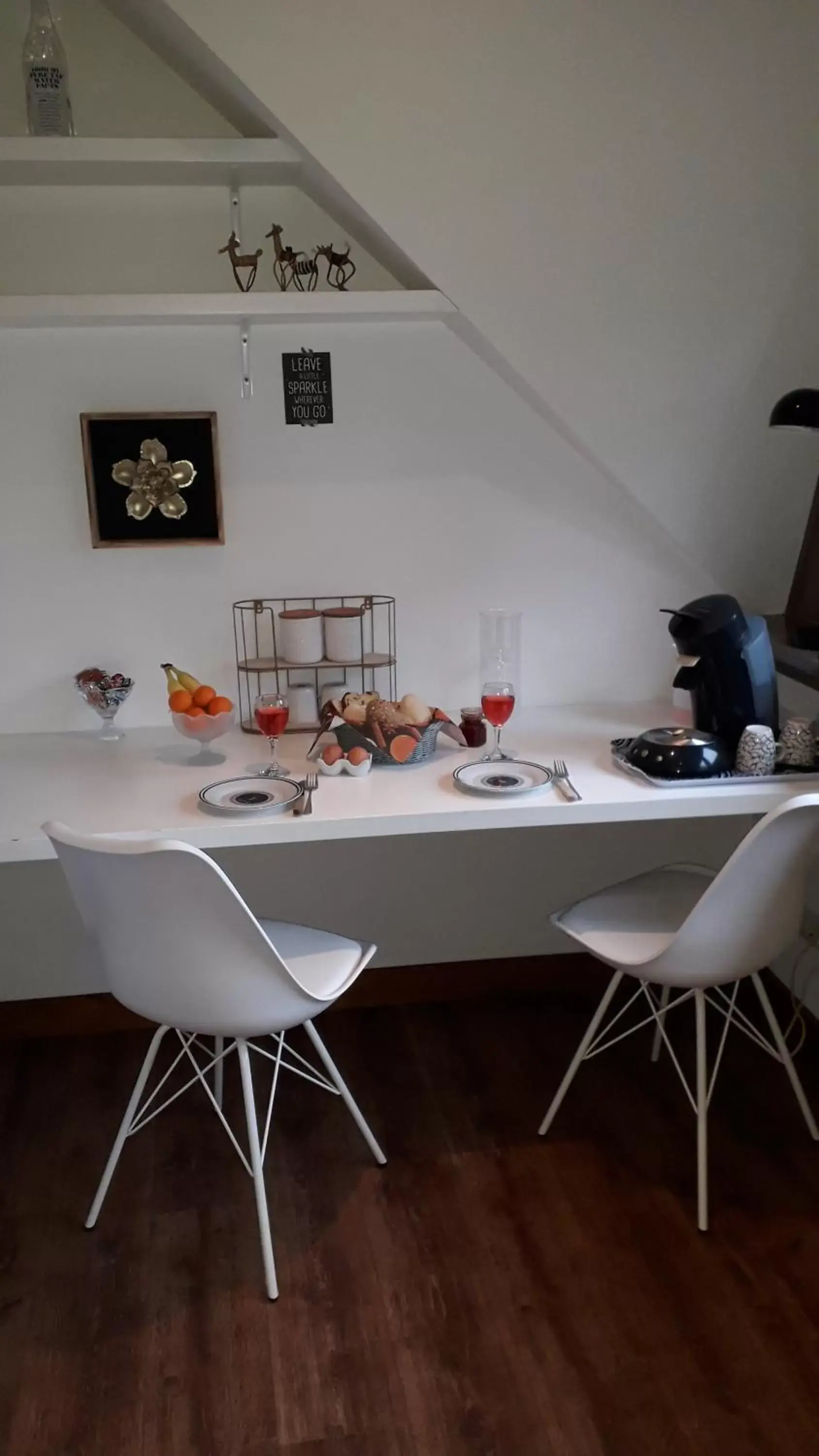 Dining Area in B & B De Gouwe Plek