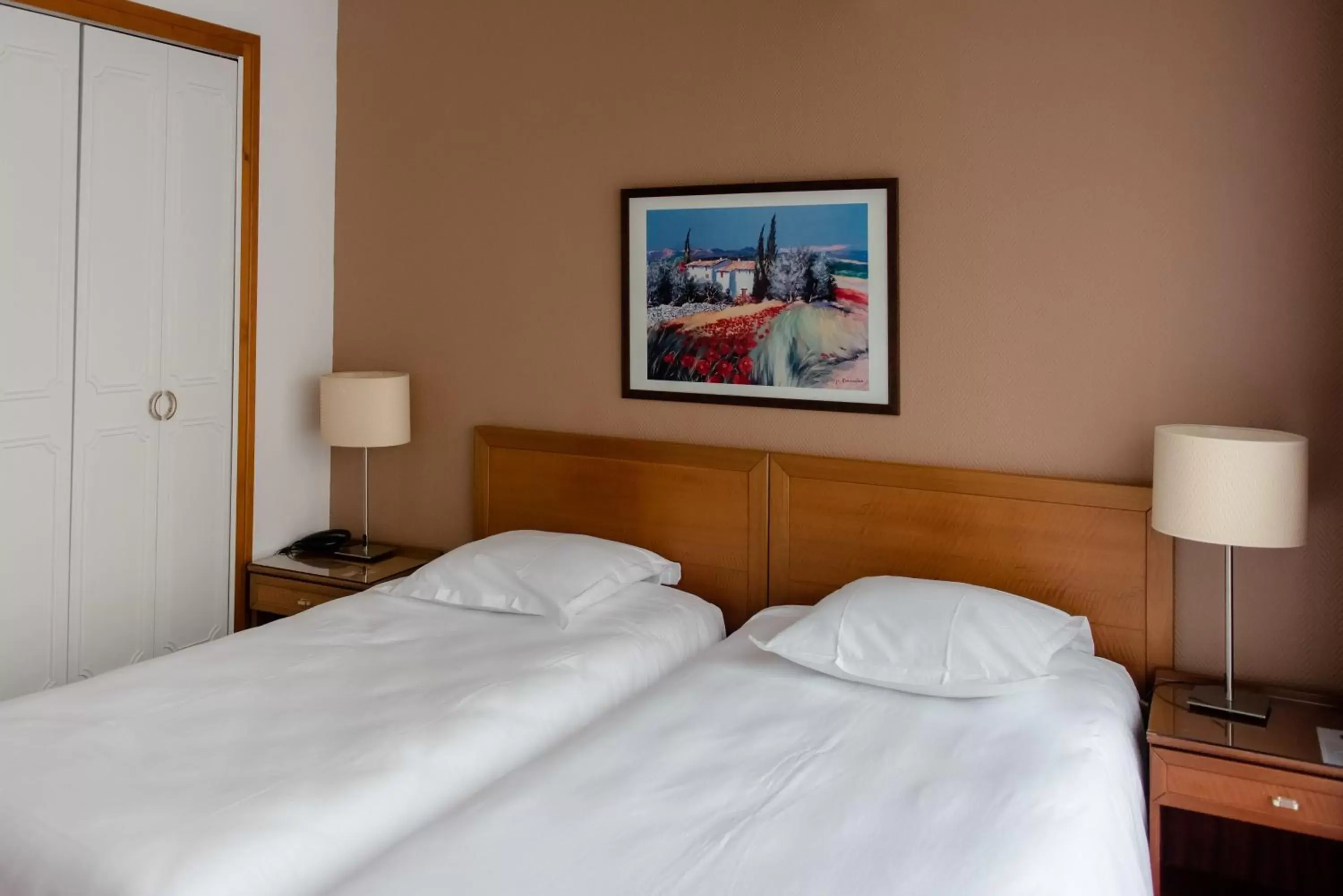Bed in Cit'Hotel Criden