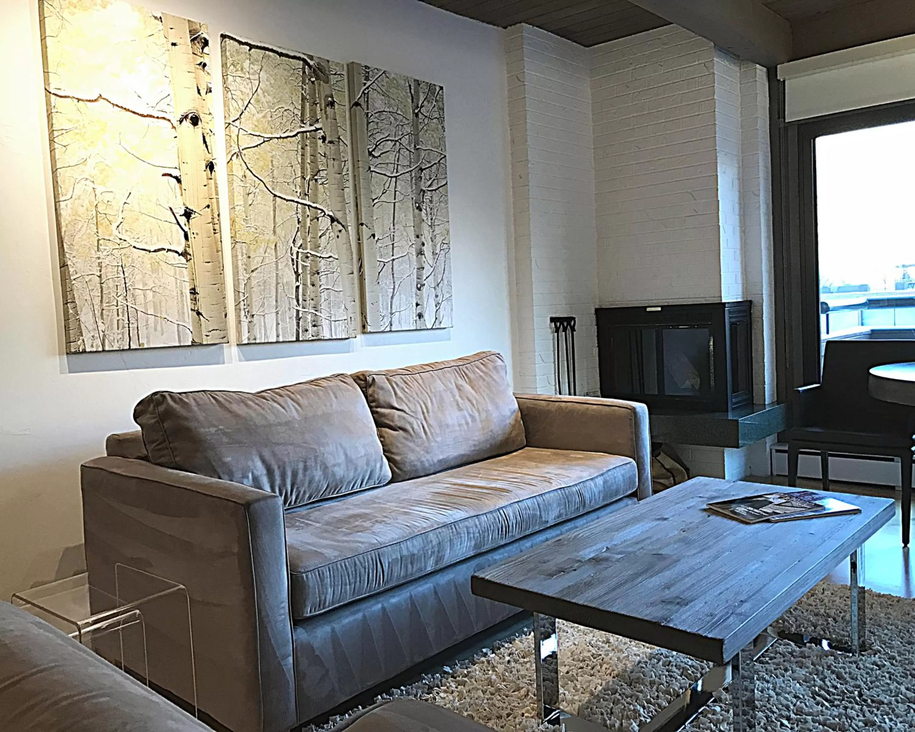 Living room in Aspen Square Condominium Hotel