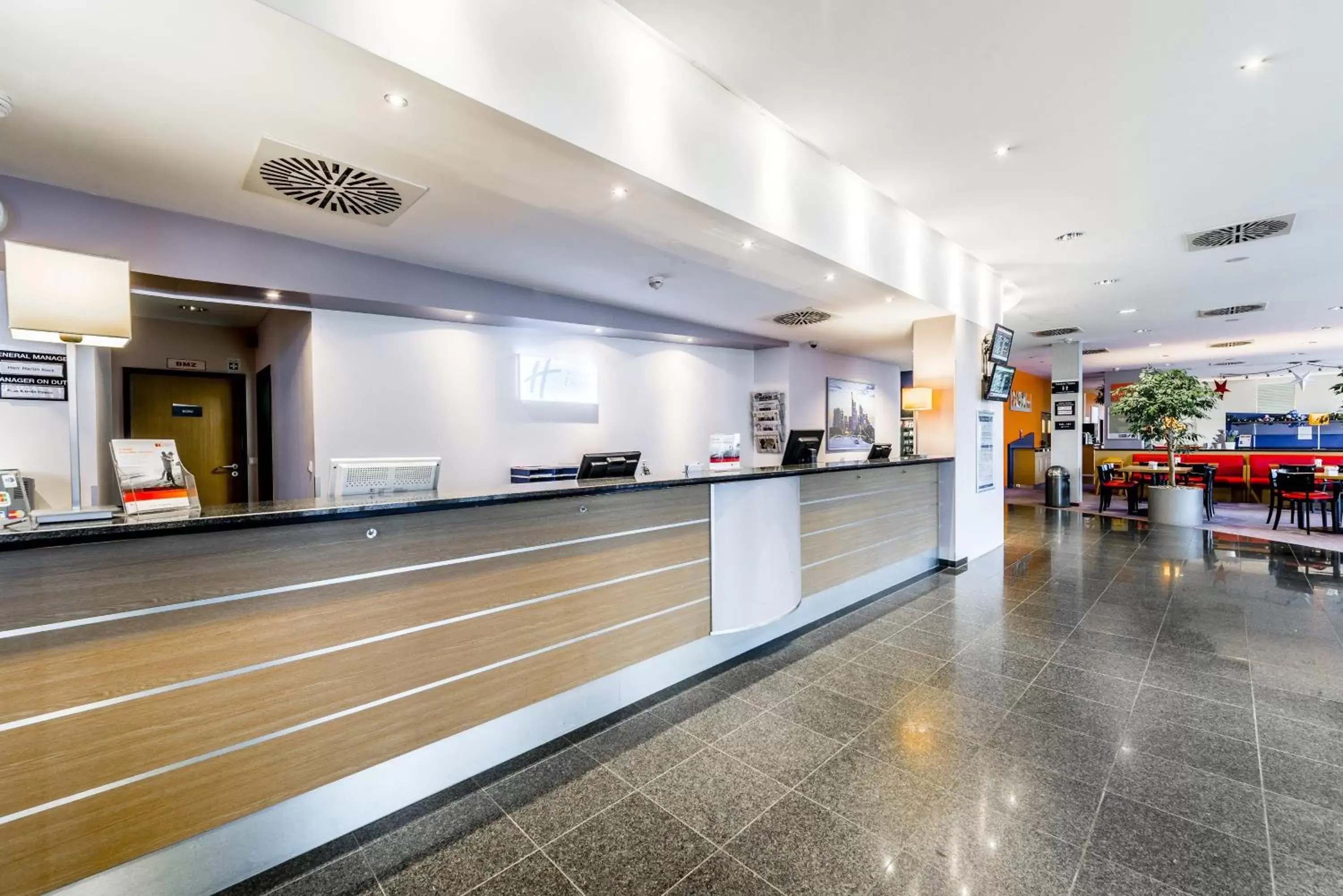 Property building, Lobby/Reception in Holiday Inn Express Frankfurt Airport, an IHG Hotel