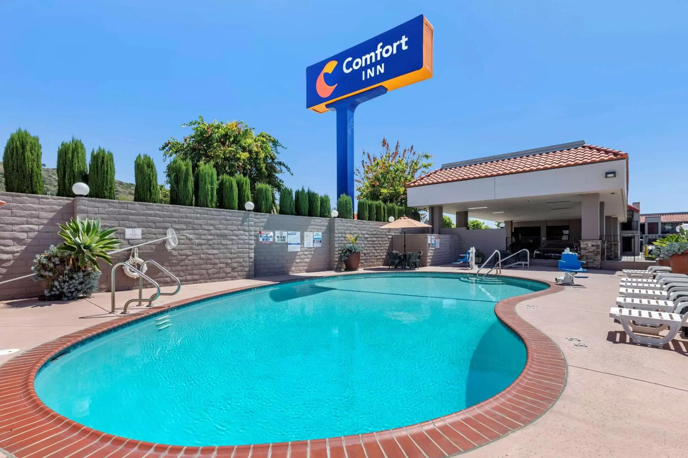 On site, Swimming Pool in Comfort Inn Near Old Town Pasadena in Eagle Rock