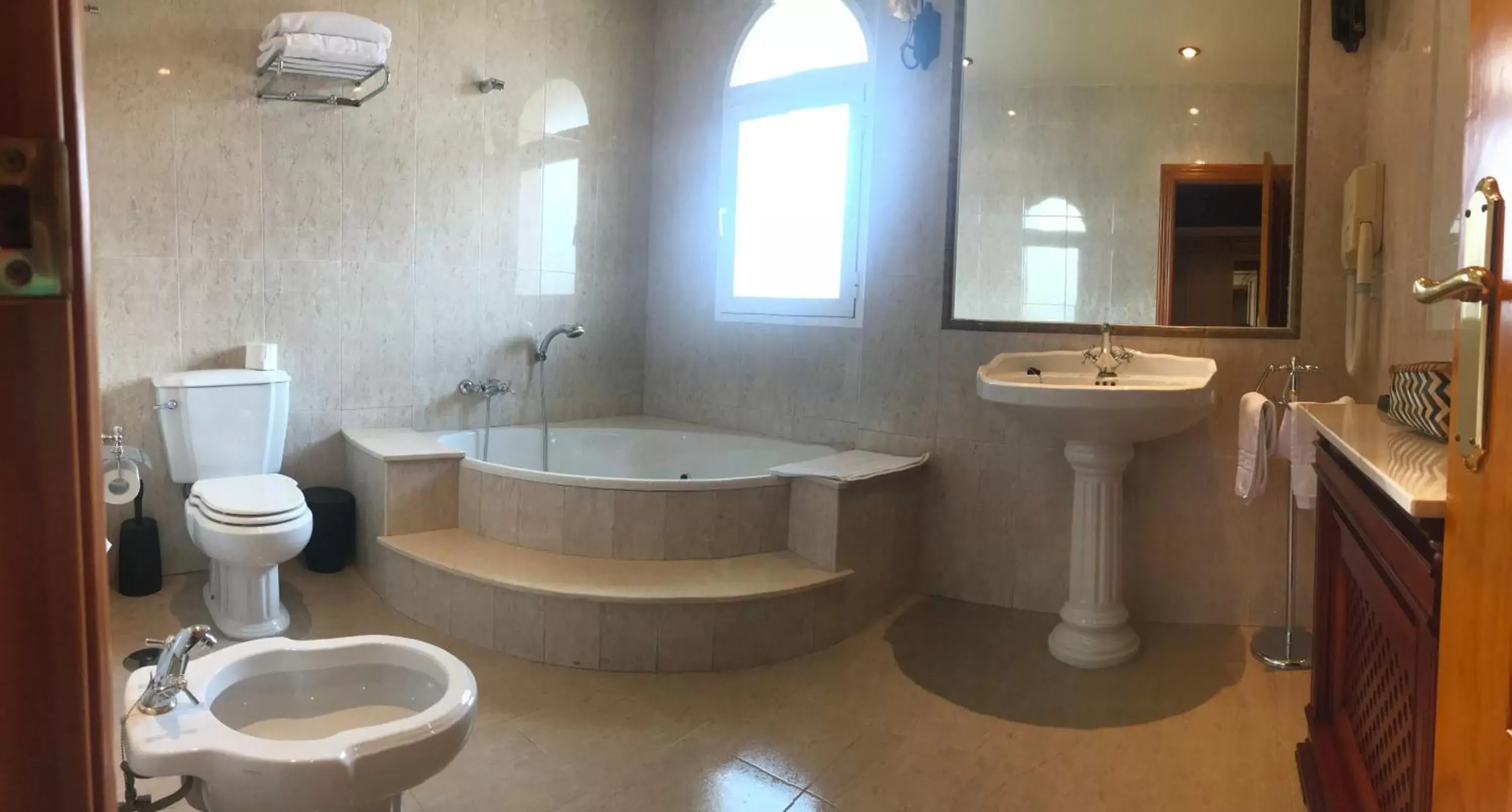 Bathroom in Hospedium Hotel Twist