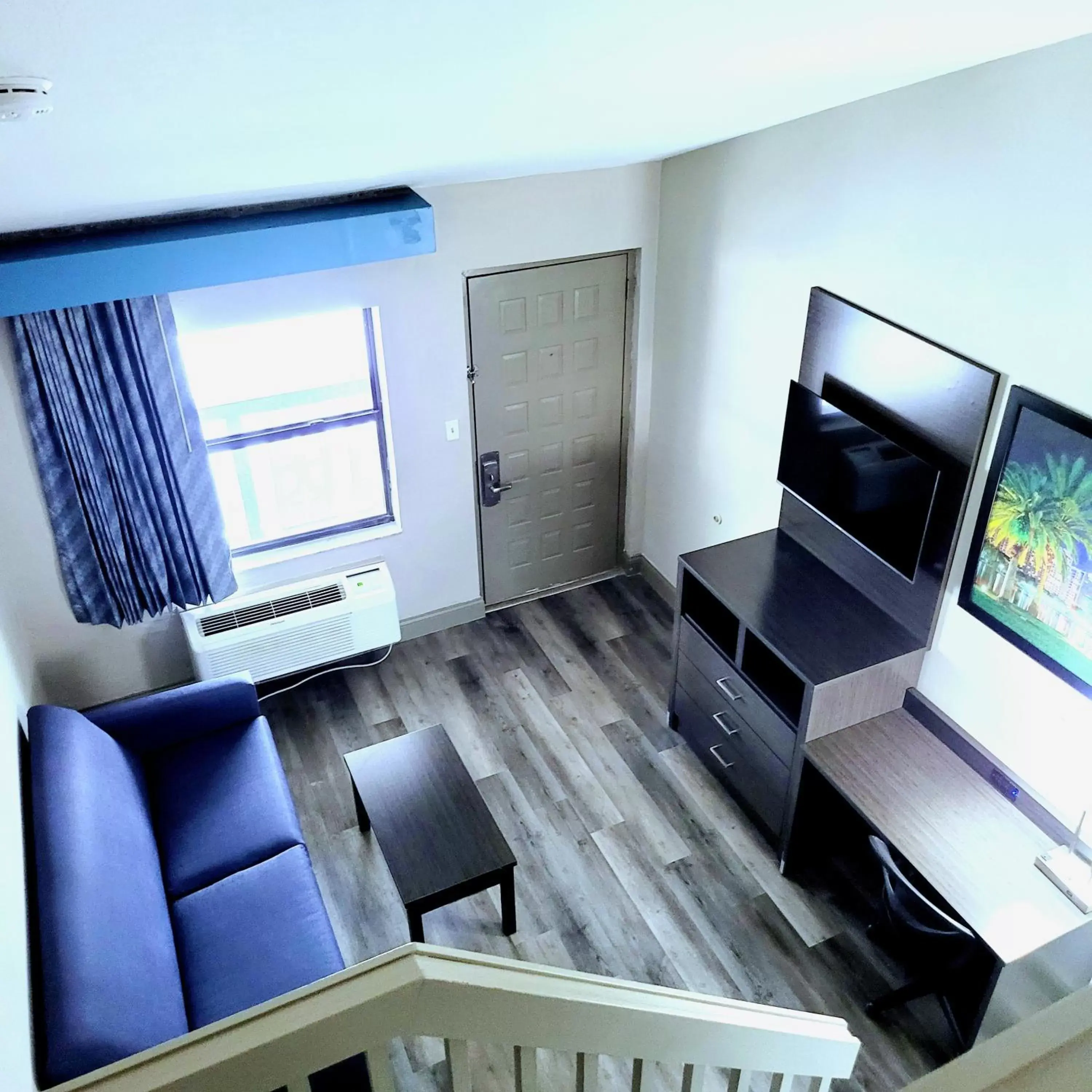 Living room, TV/Entertainment Center in Quality Inn & Suites