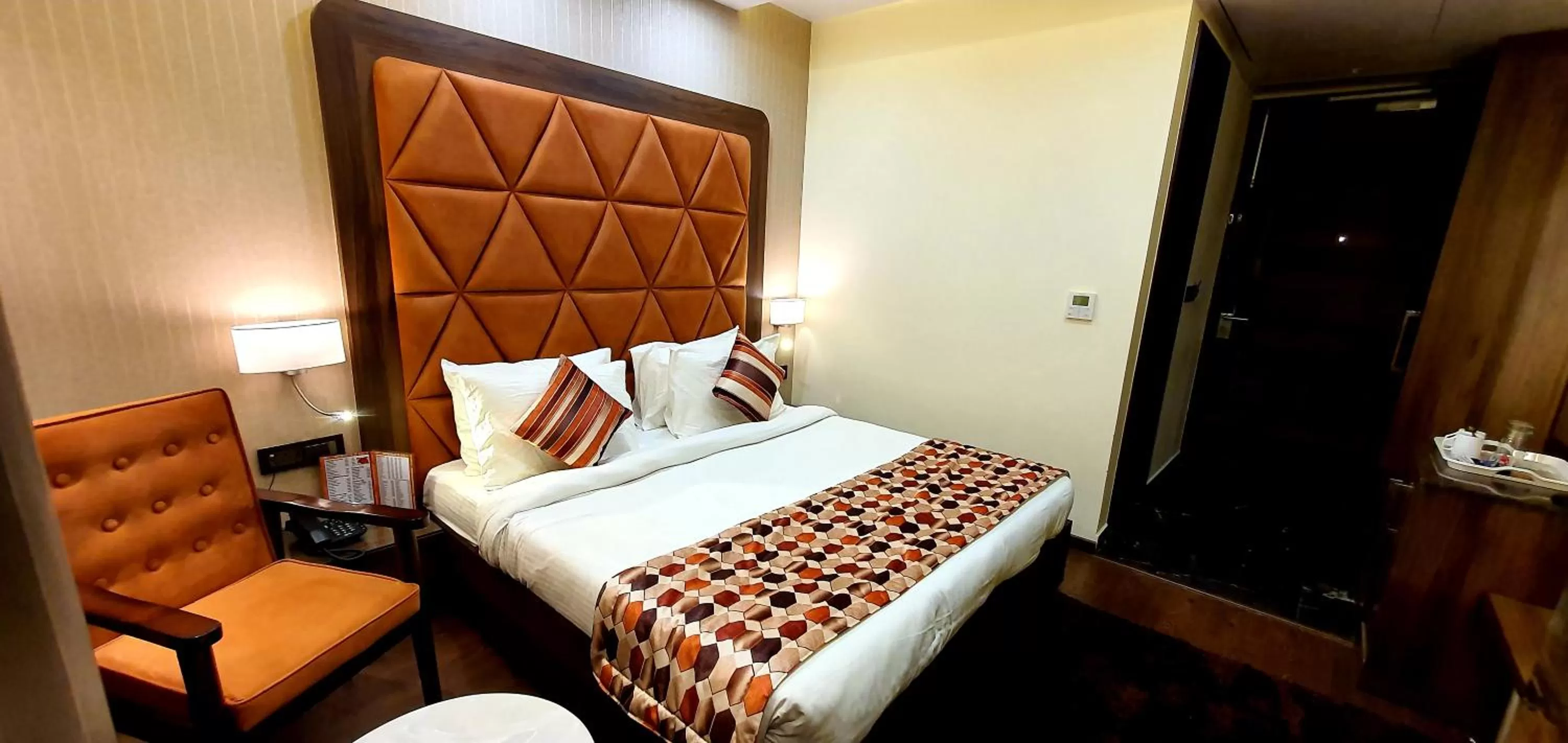 Bed in Hotel Makhan Residency