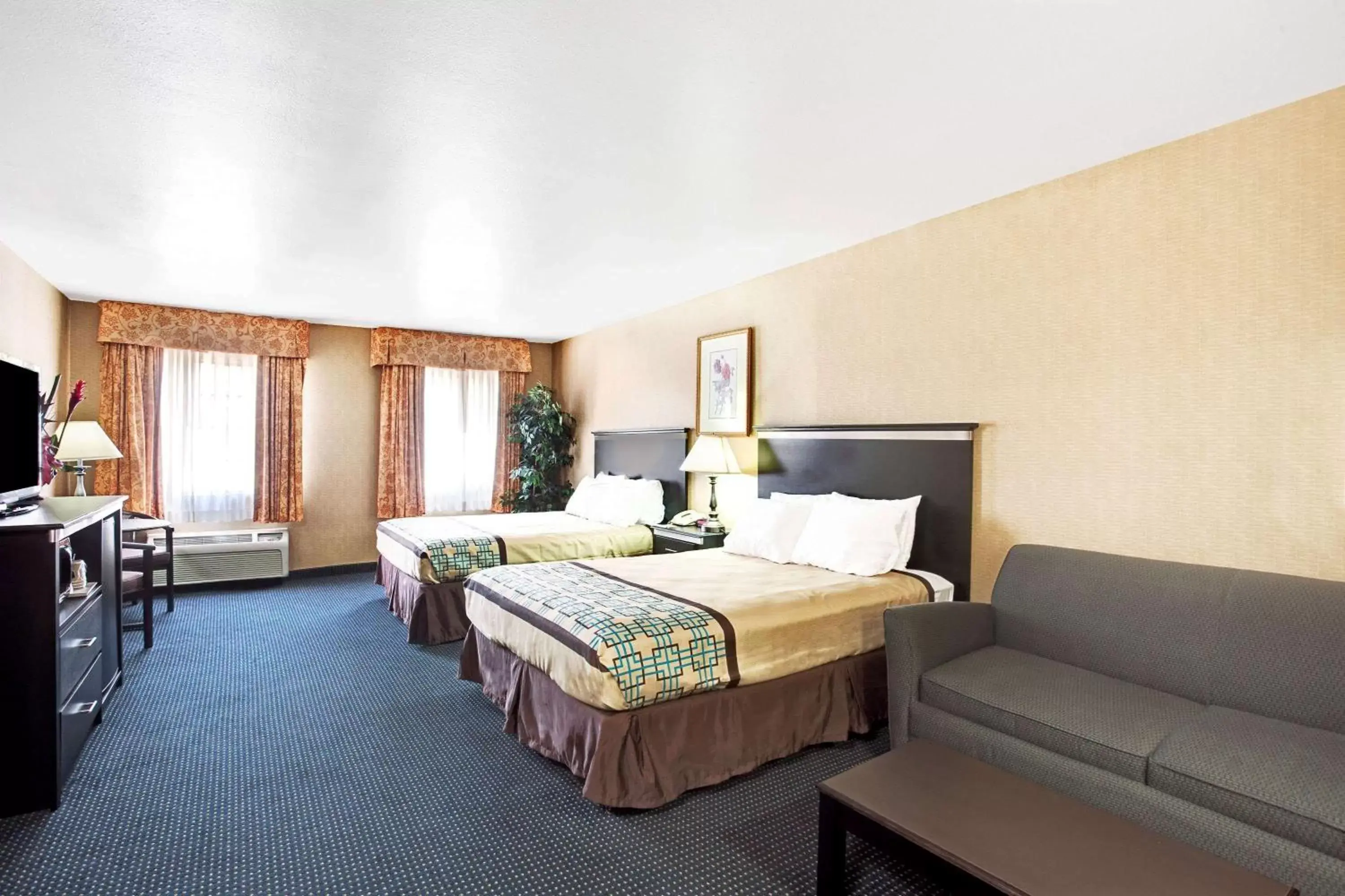 Photo of the whole room, Bed in Days Inn & Suites by Wyndham Artesia