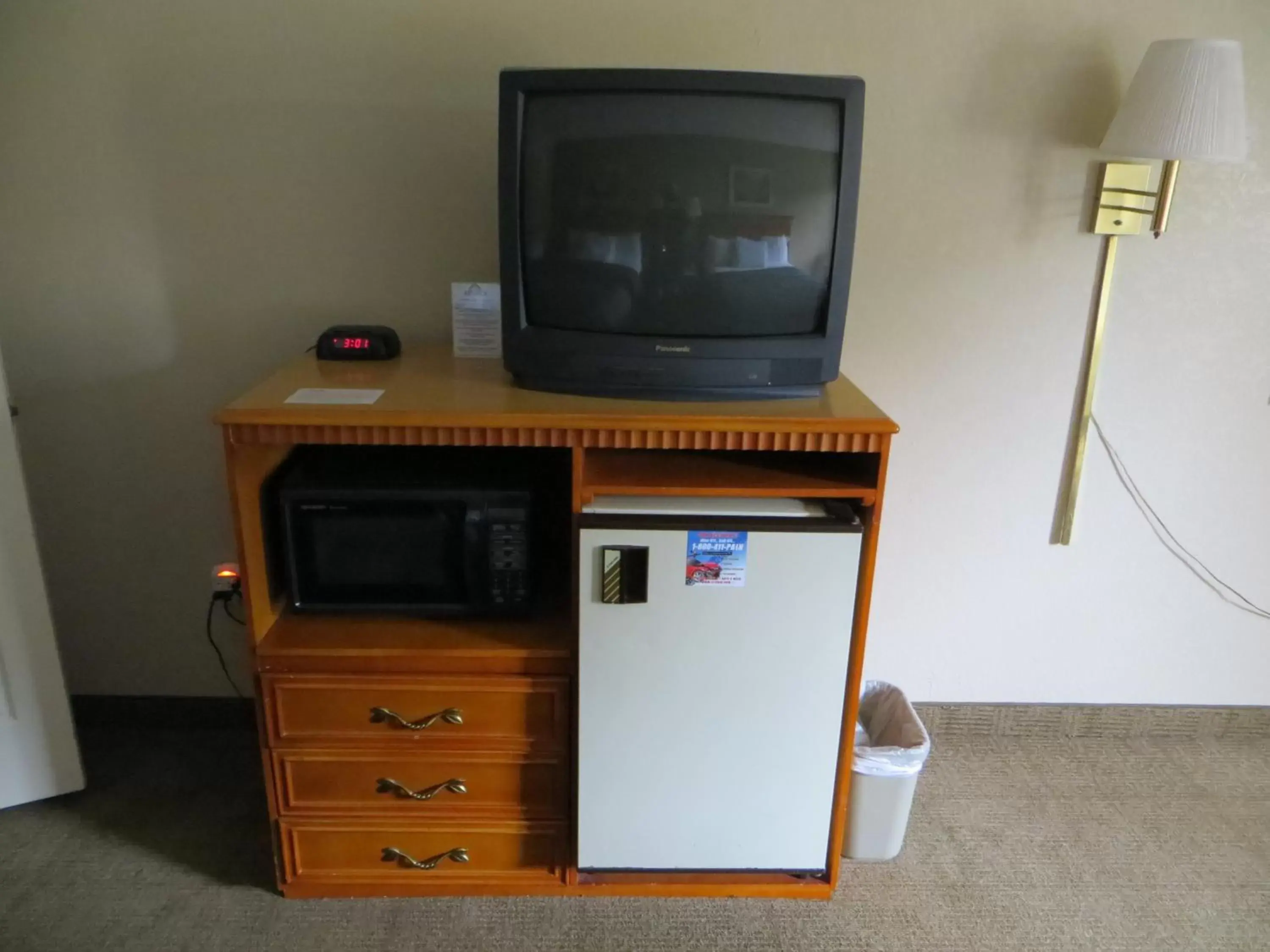 TV and multimedia, TV/Entertainment Center in Days Inn by Wyndham Elberton