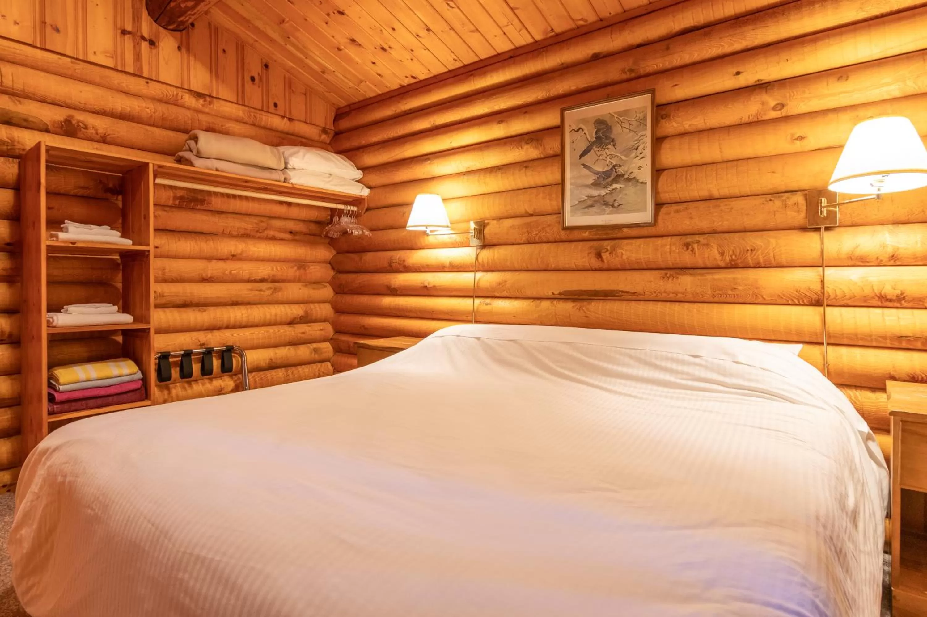 TV and multimedia, Bed in Cusheon Lake Resort