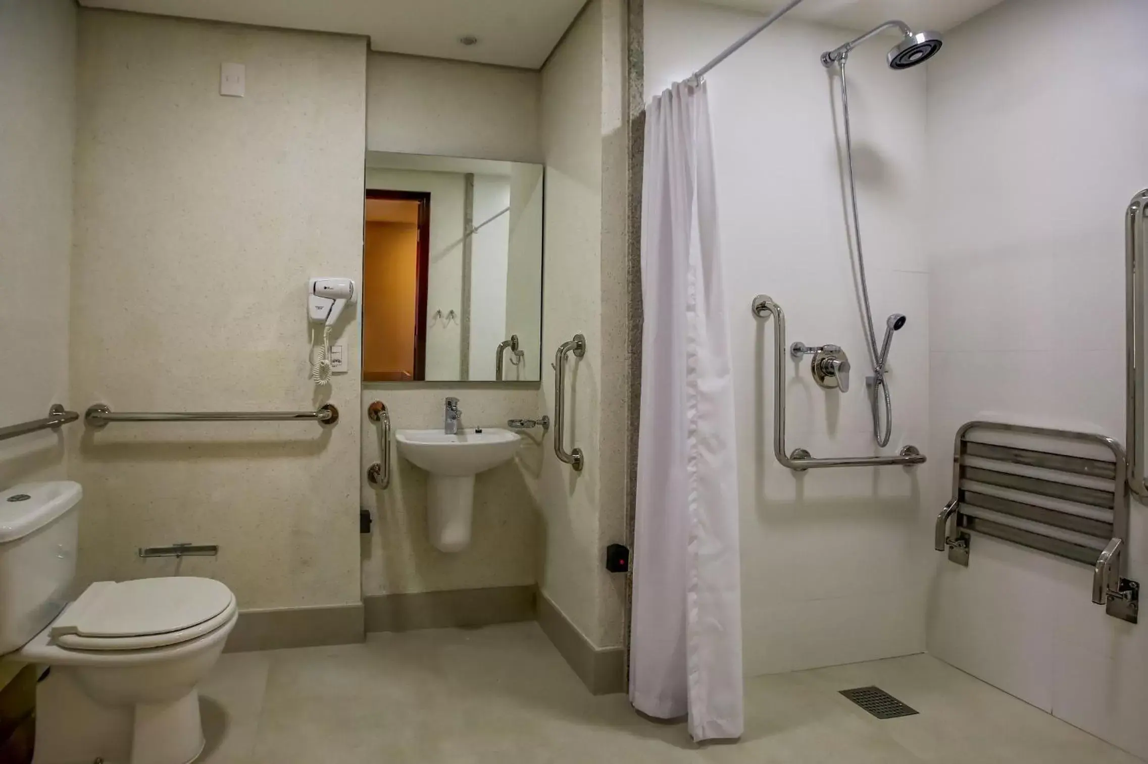 Toilet, Bathroom in Comfort Suites Brasília