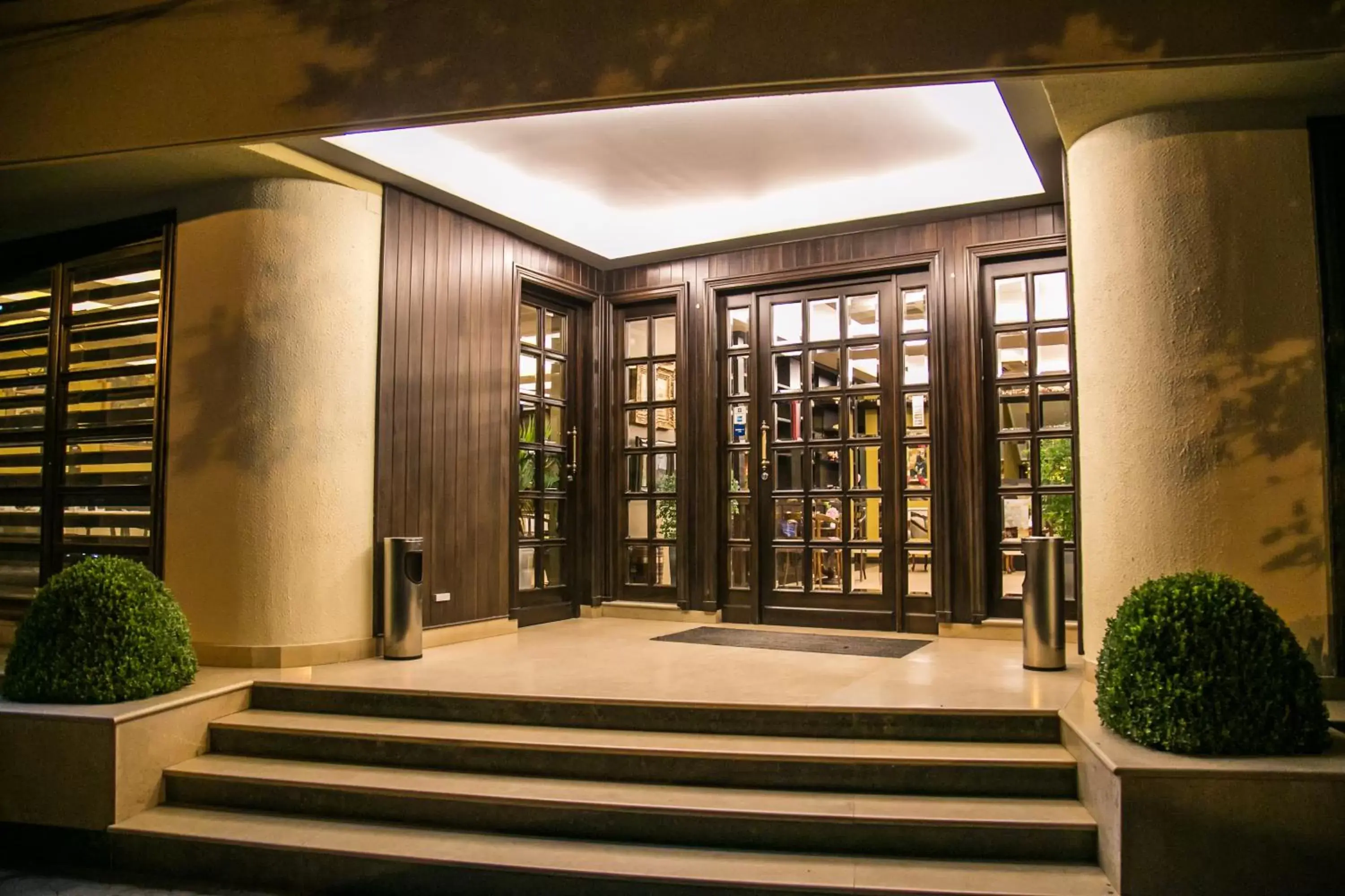 Facade/entrance in Hotel Victoria Tirana Facade/entrance in Hotel Victoria Tirana