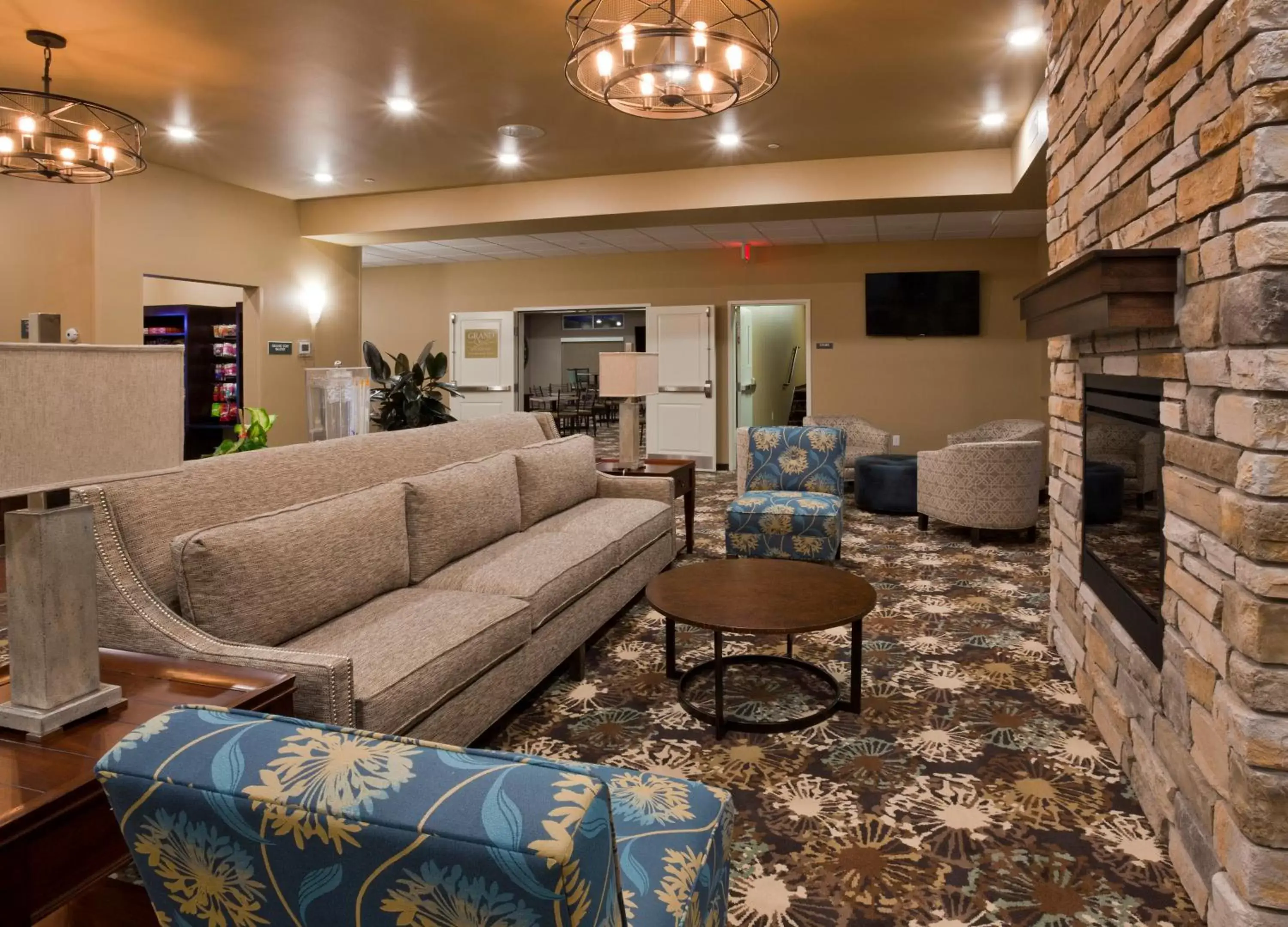 Communal lounge/ TV room, Seating Area in GrandStay Hotel & Suites Valley City