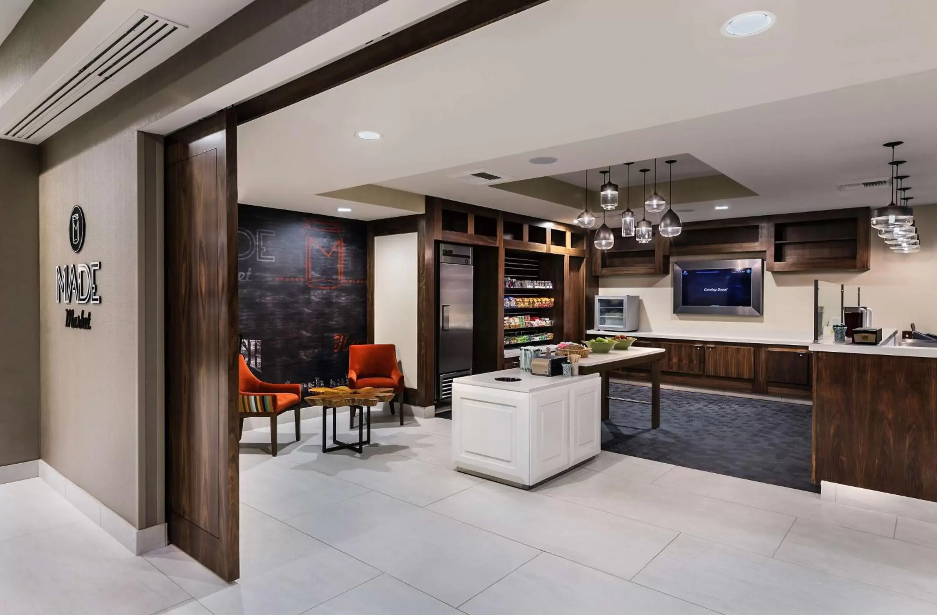 Dining area in DoubleTree by Hilton San Bernardino