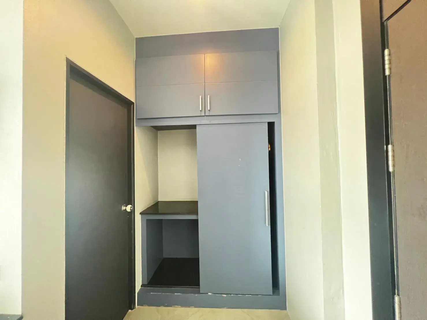 wardrobe in Srisawara Casa Hotel