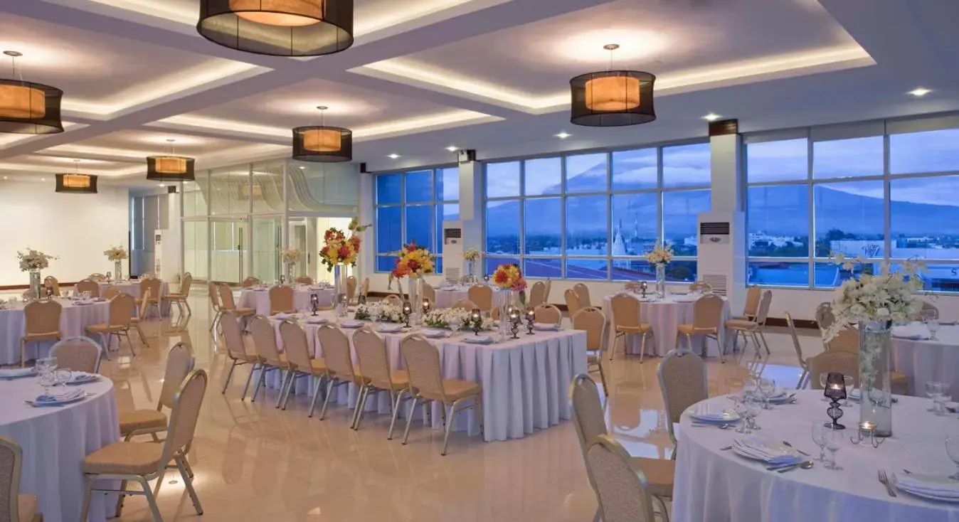 Restaurant/places to eat in Hotel St. Ellis Restaurant/places to eat in Hotel St. Ellis