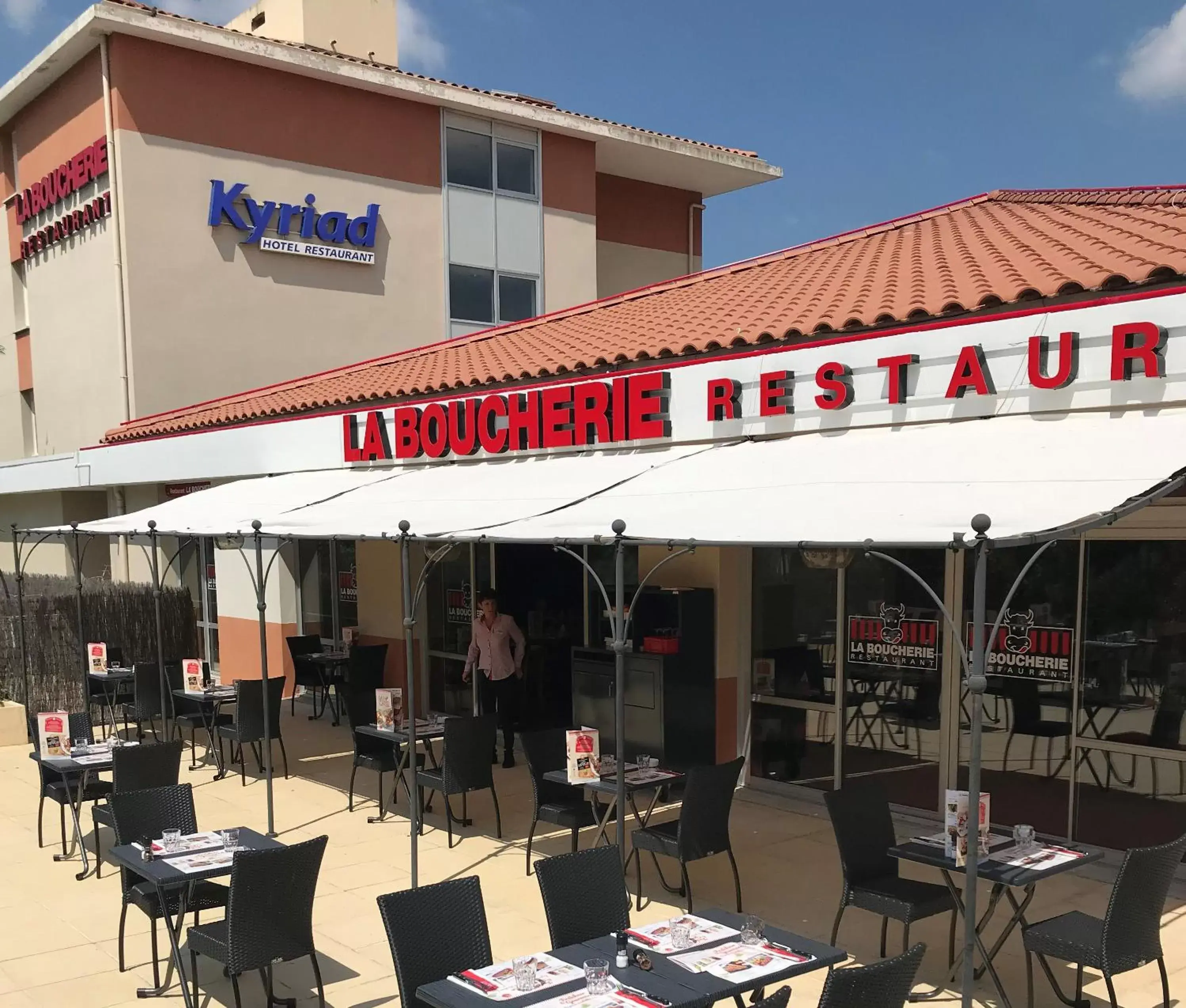 Balcony/Terrace, Restaurant/Places to Eat in Kyriad Aix Les Milles - Plan de Campagne