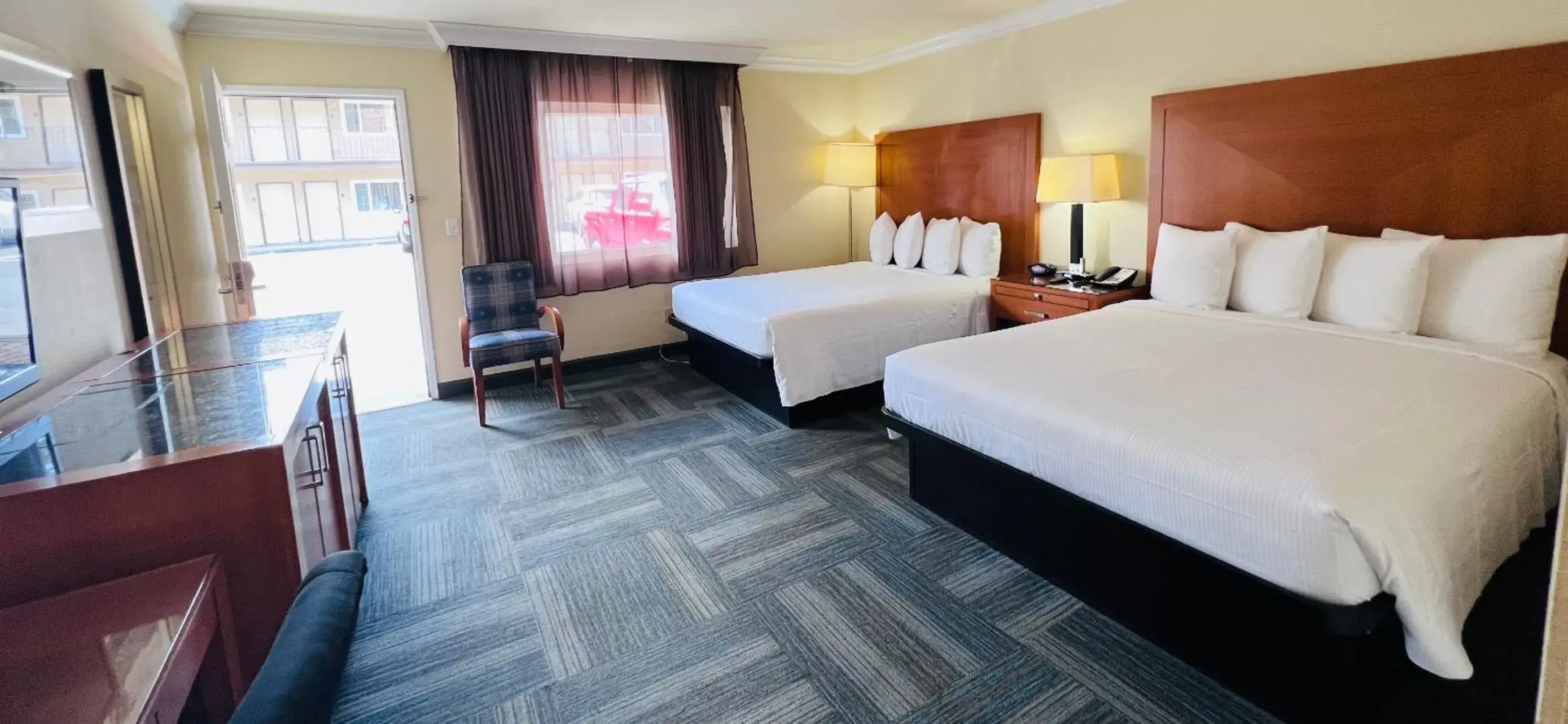 Photo of the whole room, Bed in Inn at San Luis Obispo Photo of the whole room, Bed in Inn at San Luis Obispo