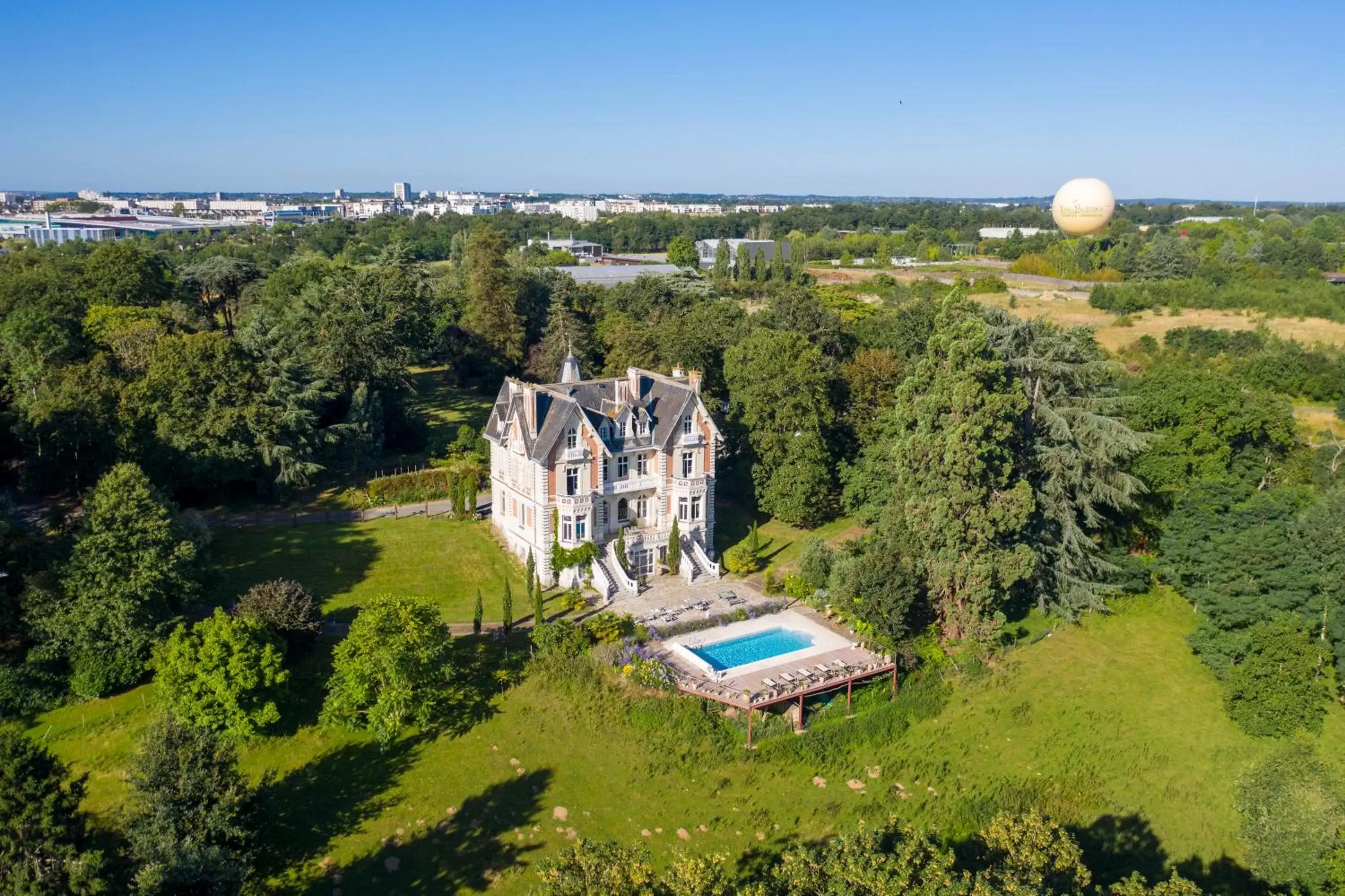 Bird's eye view, Bird's-eye View in Château des Forges par Slow Village