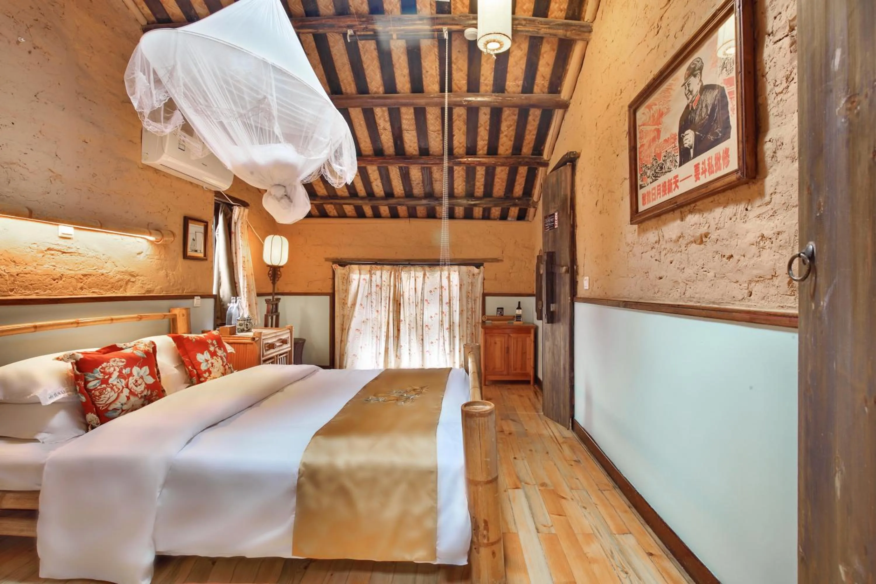 Photo of the whole room, Bed in Yangshuo Village Inn Boutique Hotel