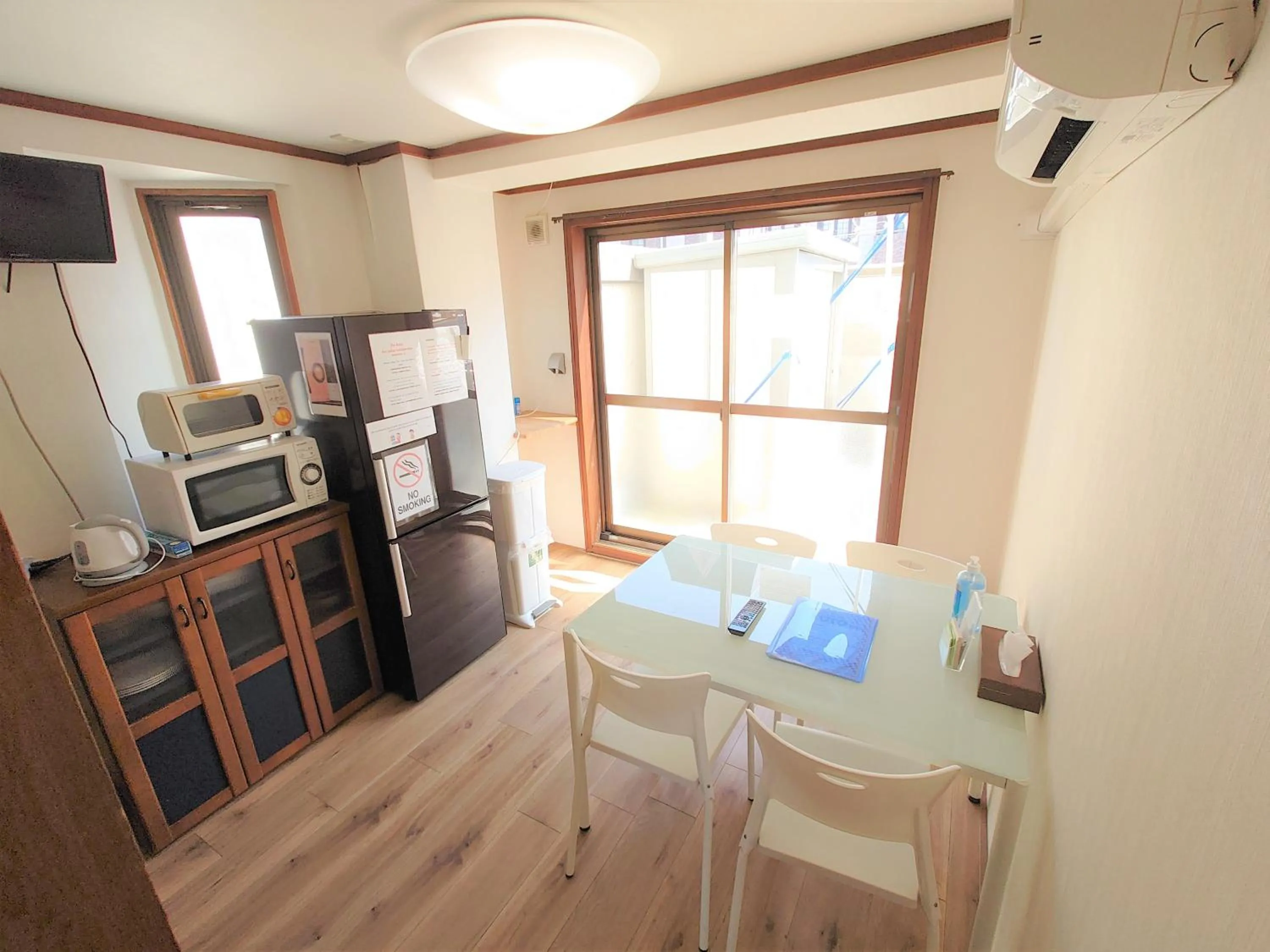 Communal lounge/ TV room in Stay Inn KOTO