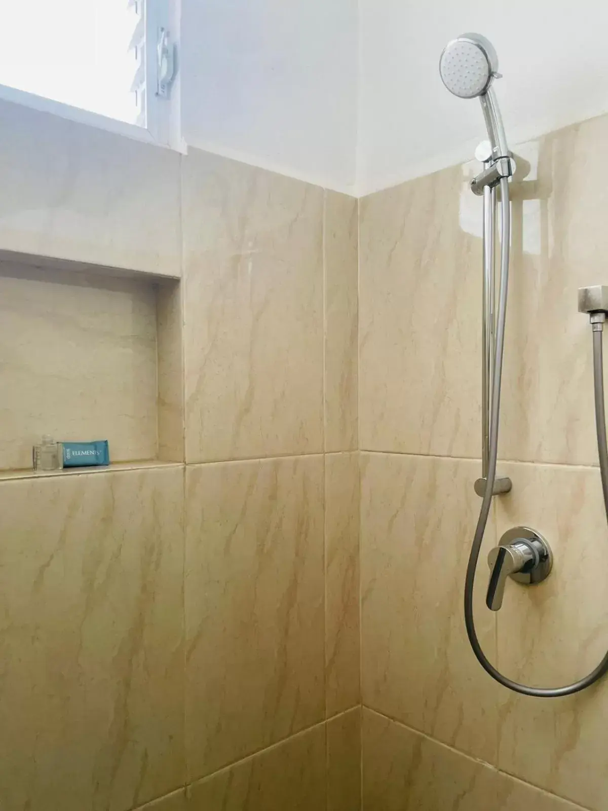 Shower, Bathroom in WINDAY HOTEL - Cerca 5a Avenida