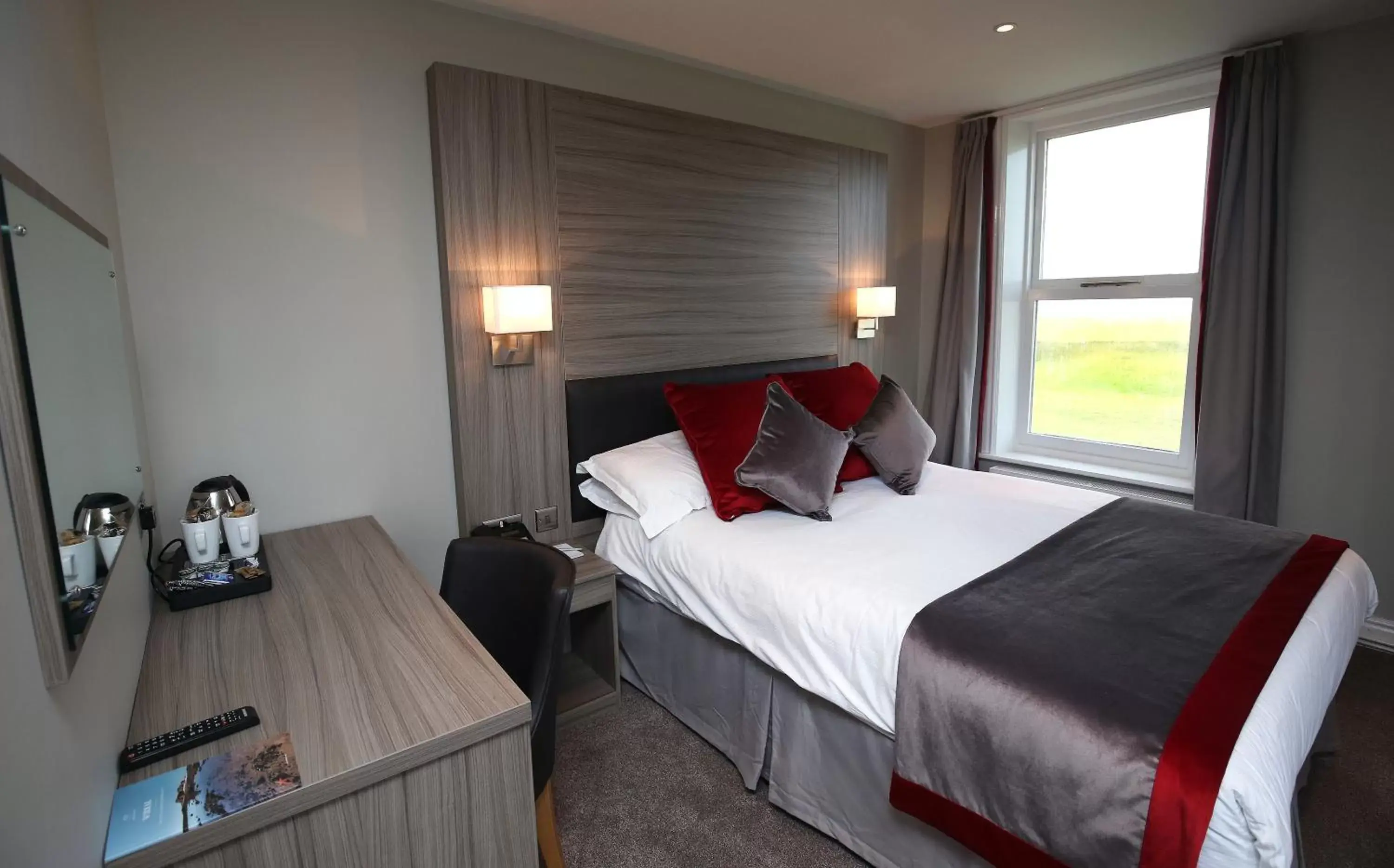 Bedroom, Bed in Leasowe Castle Hotel