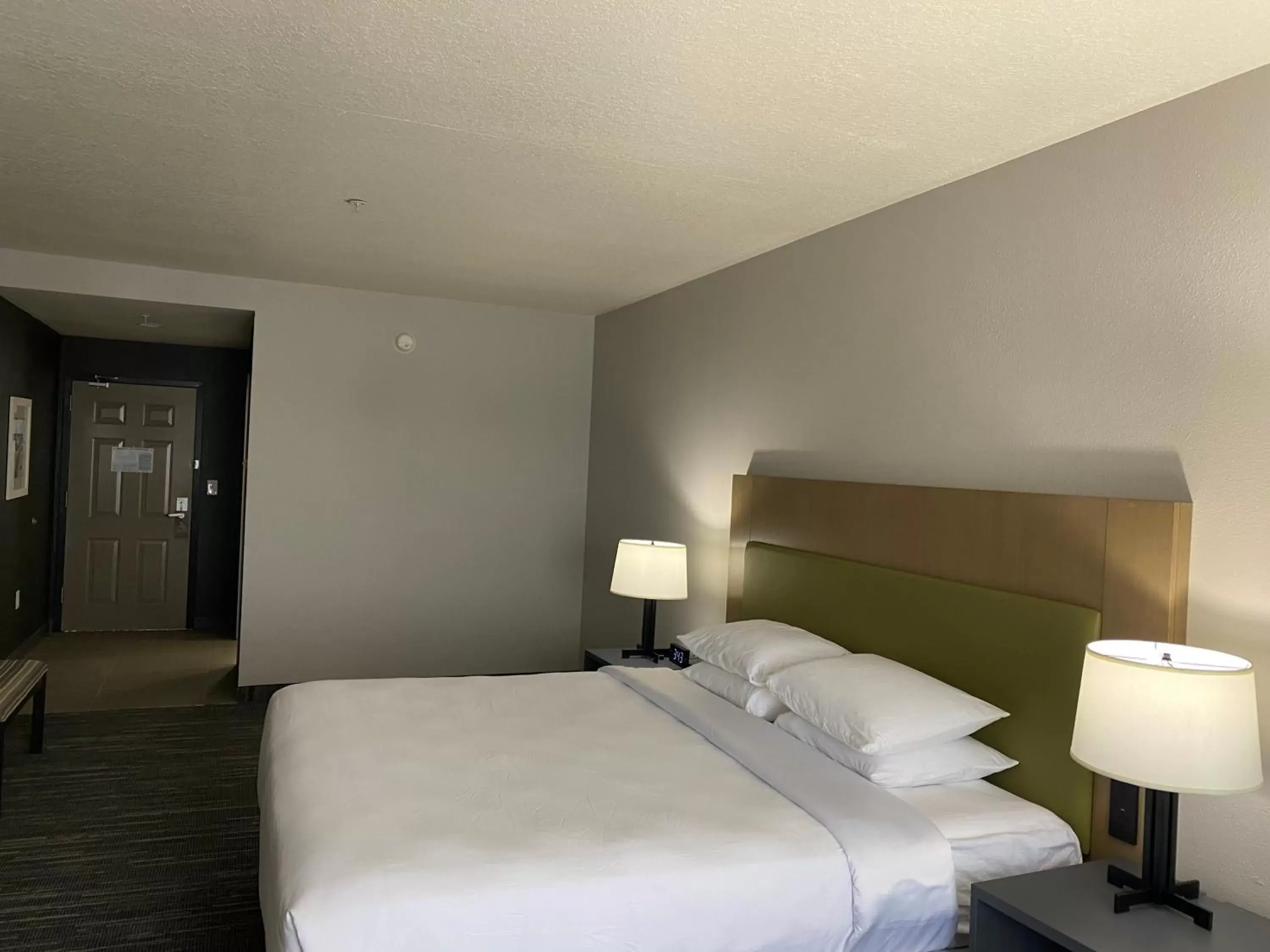 Bed in Country Inn & Suites by Radisson, Tampa RJ Stadium