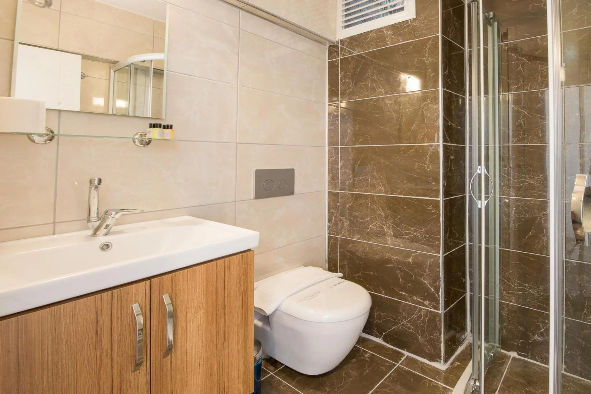 Shower in Ekici Hotel