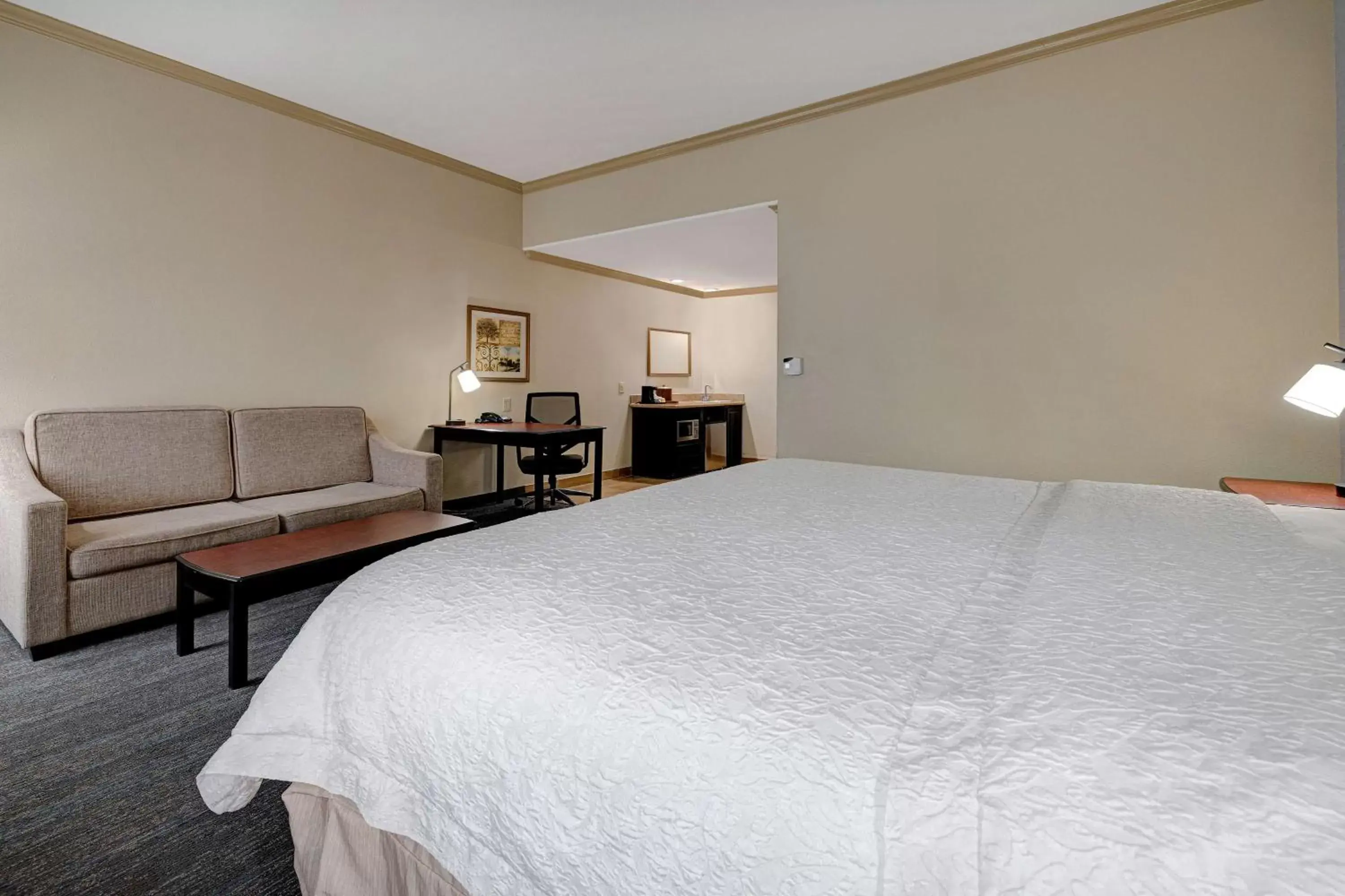 Bedroom, Bed in Hampton Inn & Suites Galveston
