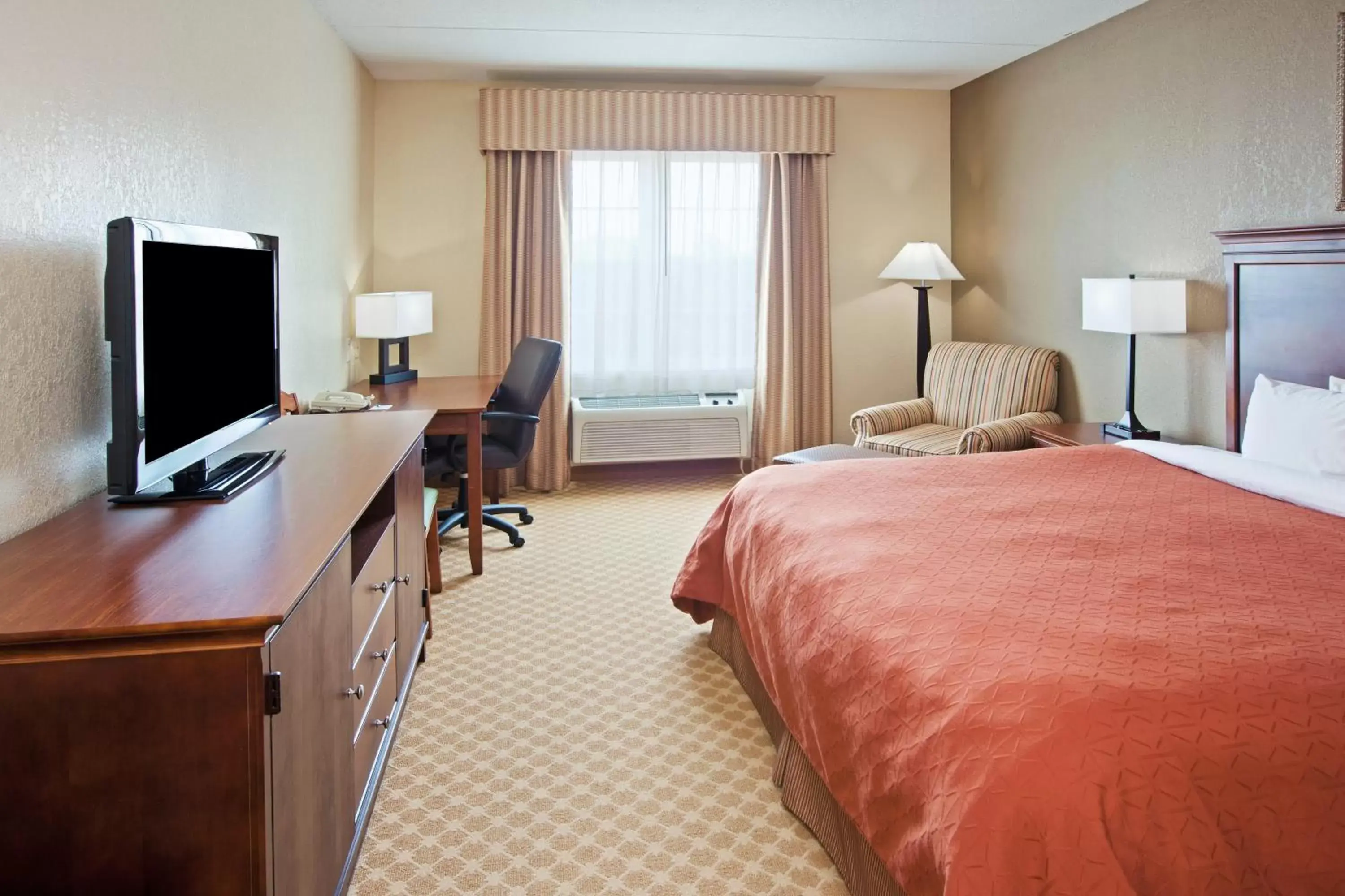 Day, TV/Entertainment Center in Country Inn & Suites by Radisson, Knoxville West, TN