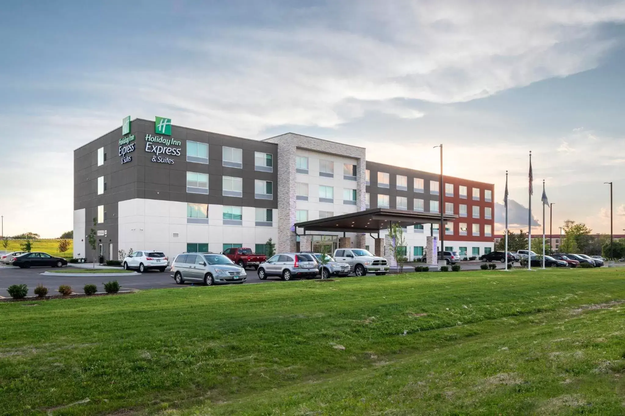 Property Building in Holiday Inn Express & Suites - Bourbonnais East - Bradley, an IHG Hotel