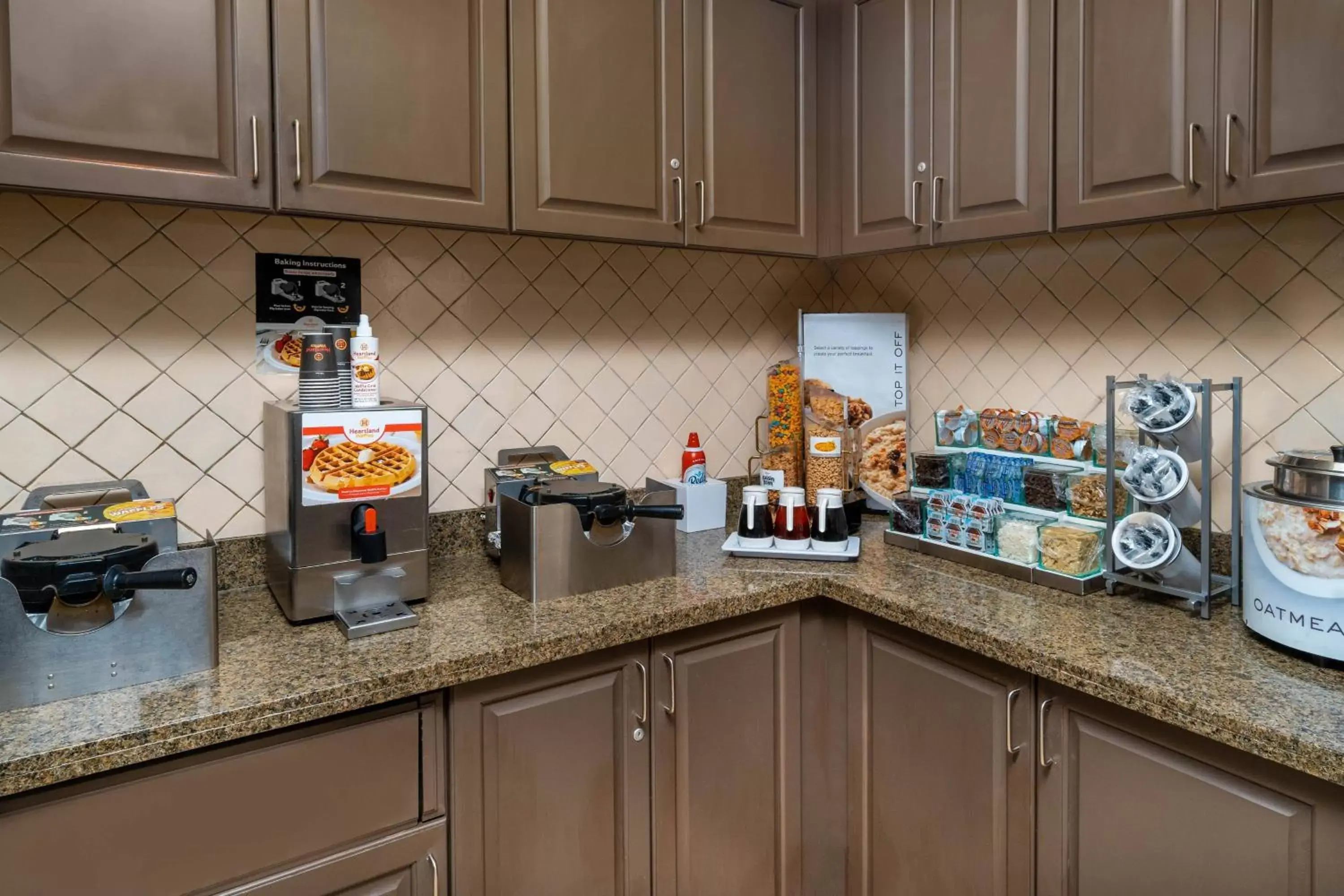 Breakfast, Kitchen/Kitchenette in Residence Inn by Marriott Corona Riverside