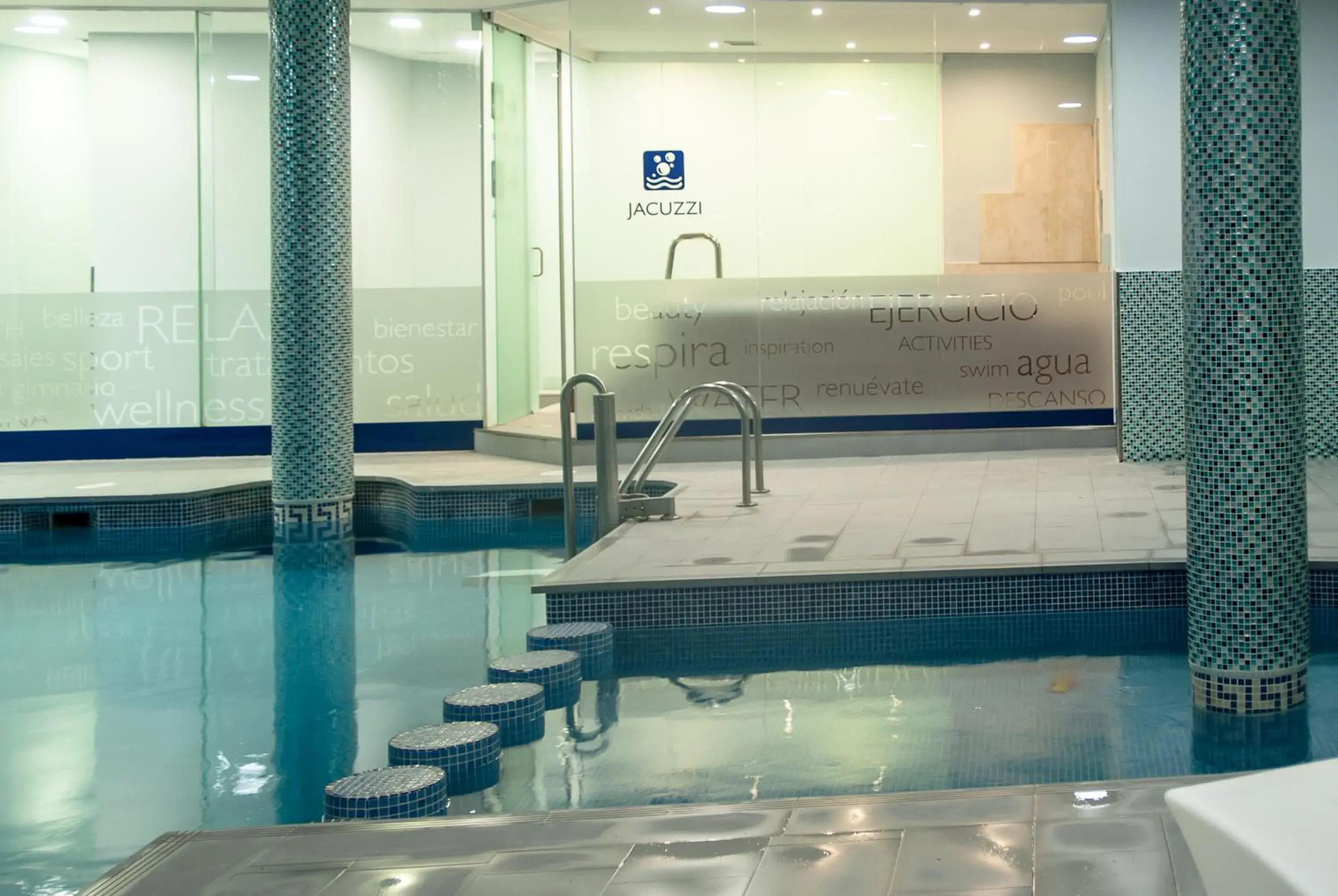 Swimming pool, Bathroom in Ona Ogisaka Garden