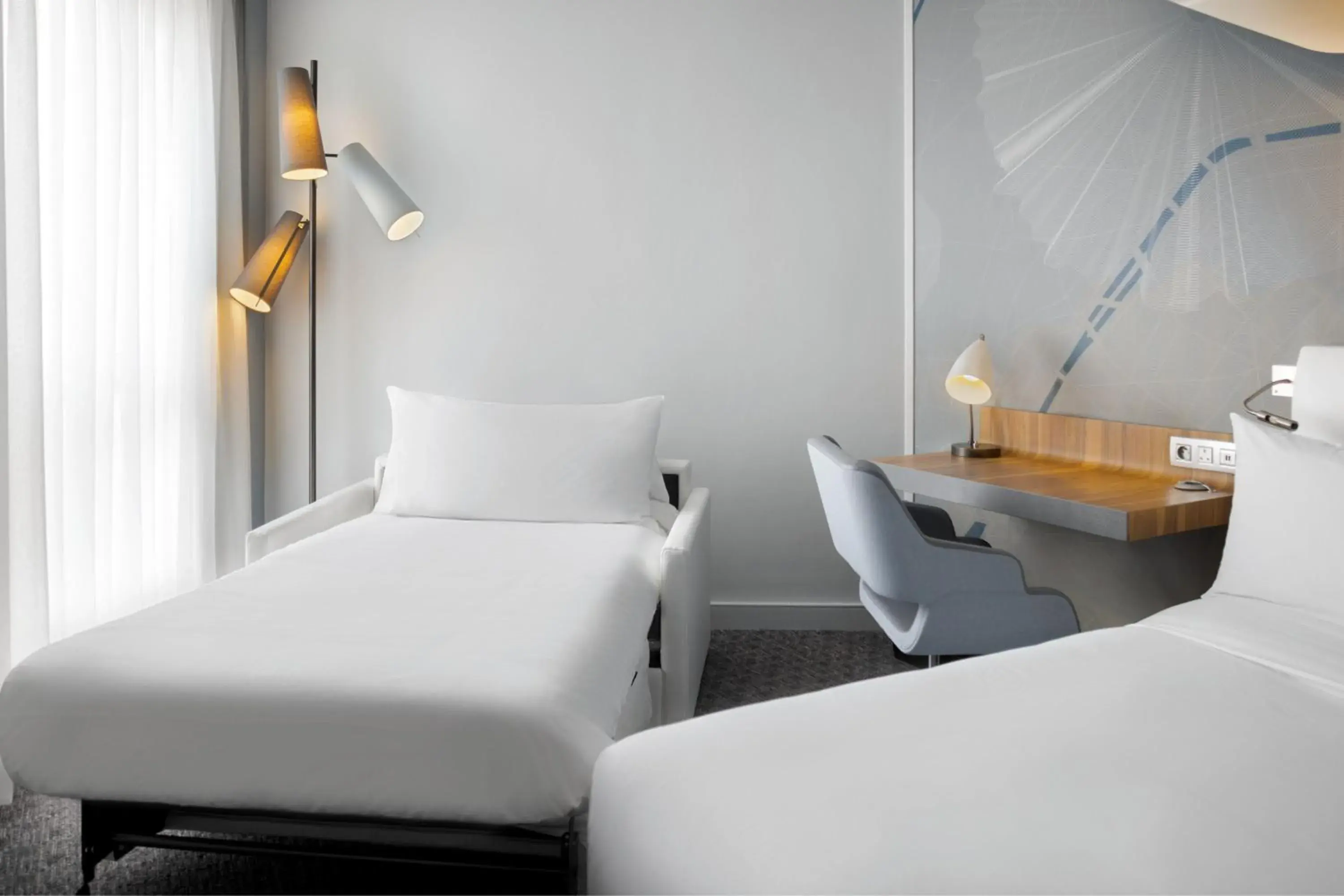 Photo of the whole room, Bed in Le Meridien Etoile