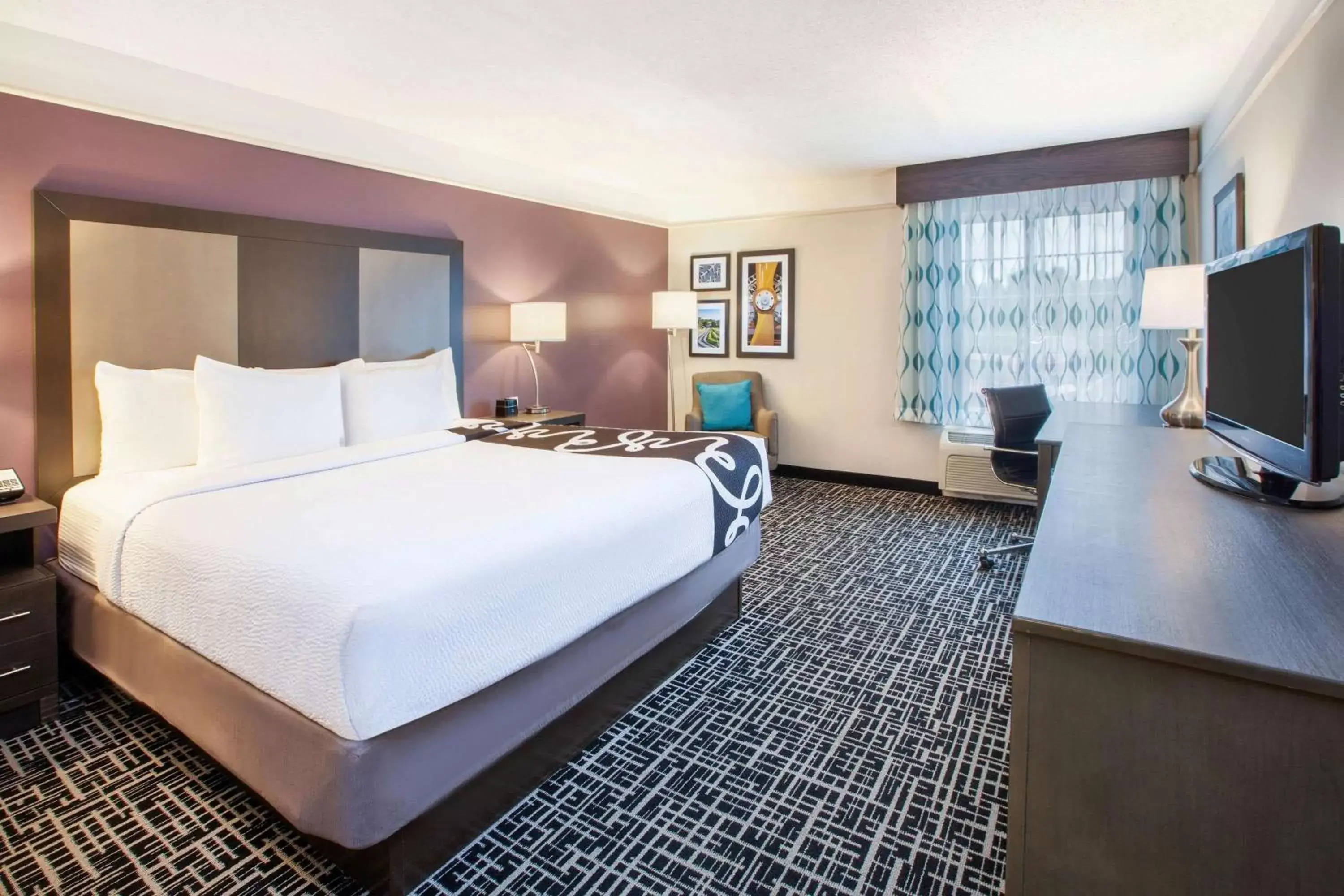 Photo of the whole room, Bed in La Quinta by Wyndham Cincinnati Airport Florence Photo of the whole room, Bed in La Quinta by Wyndham Cincinnati Airport Florence