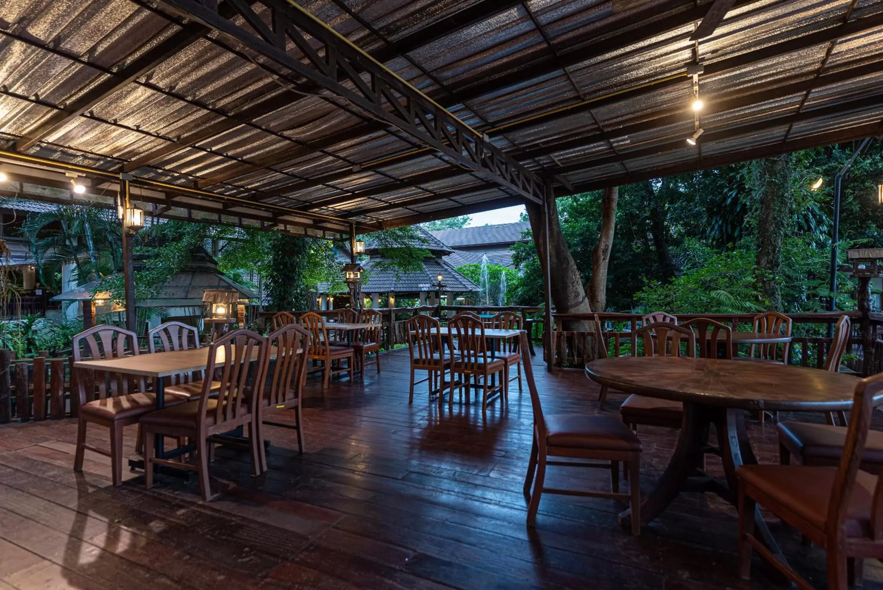 Restaurant/Places to Eat in The Legacy River Kwai Resort