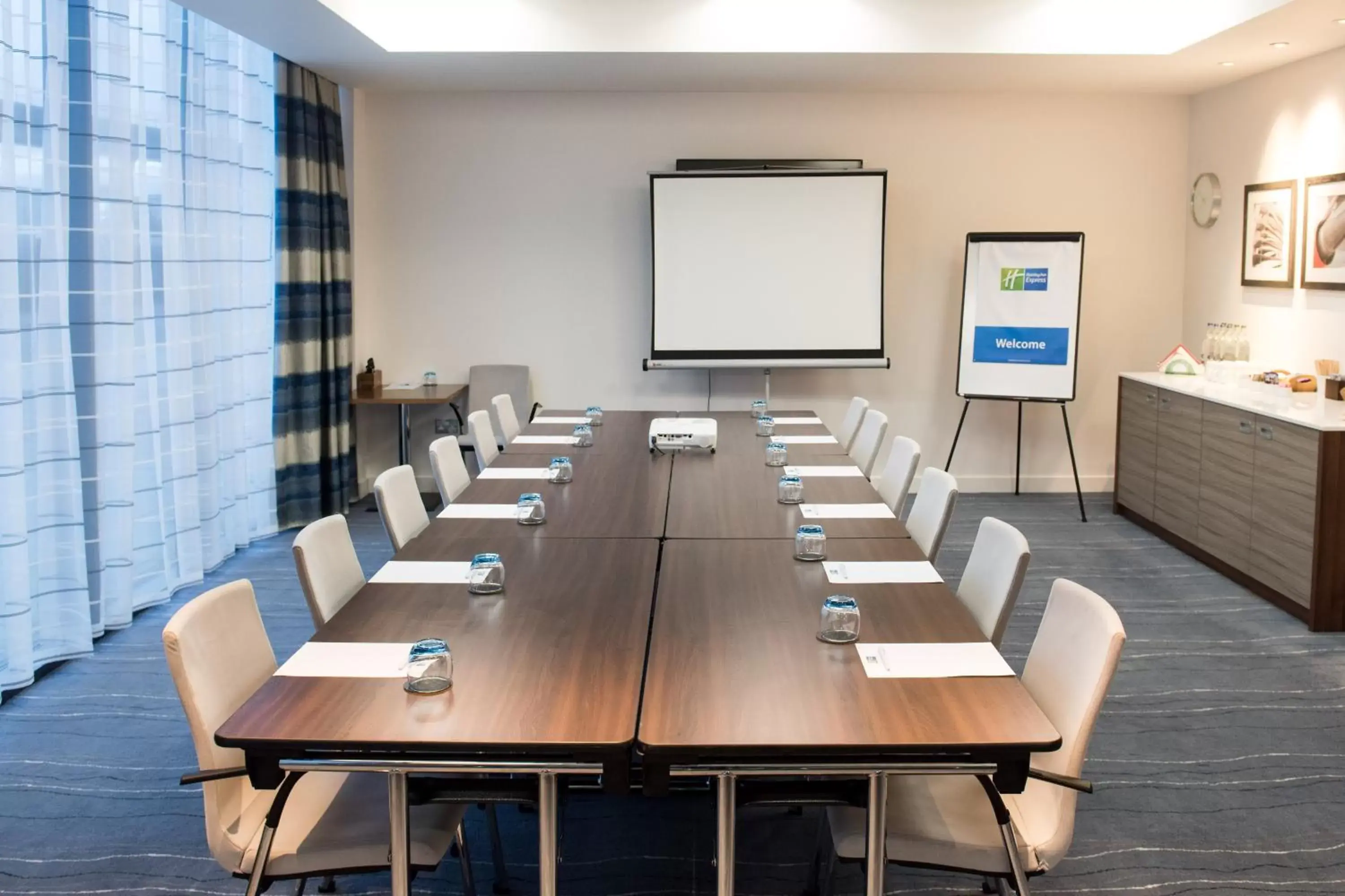 Meeting/conference room in Holiday Inn Express London - ExCel, an IHG Hotel