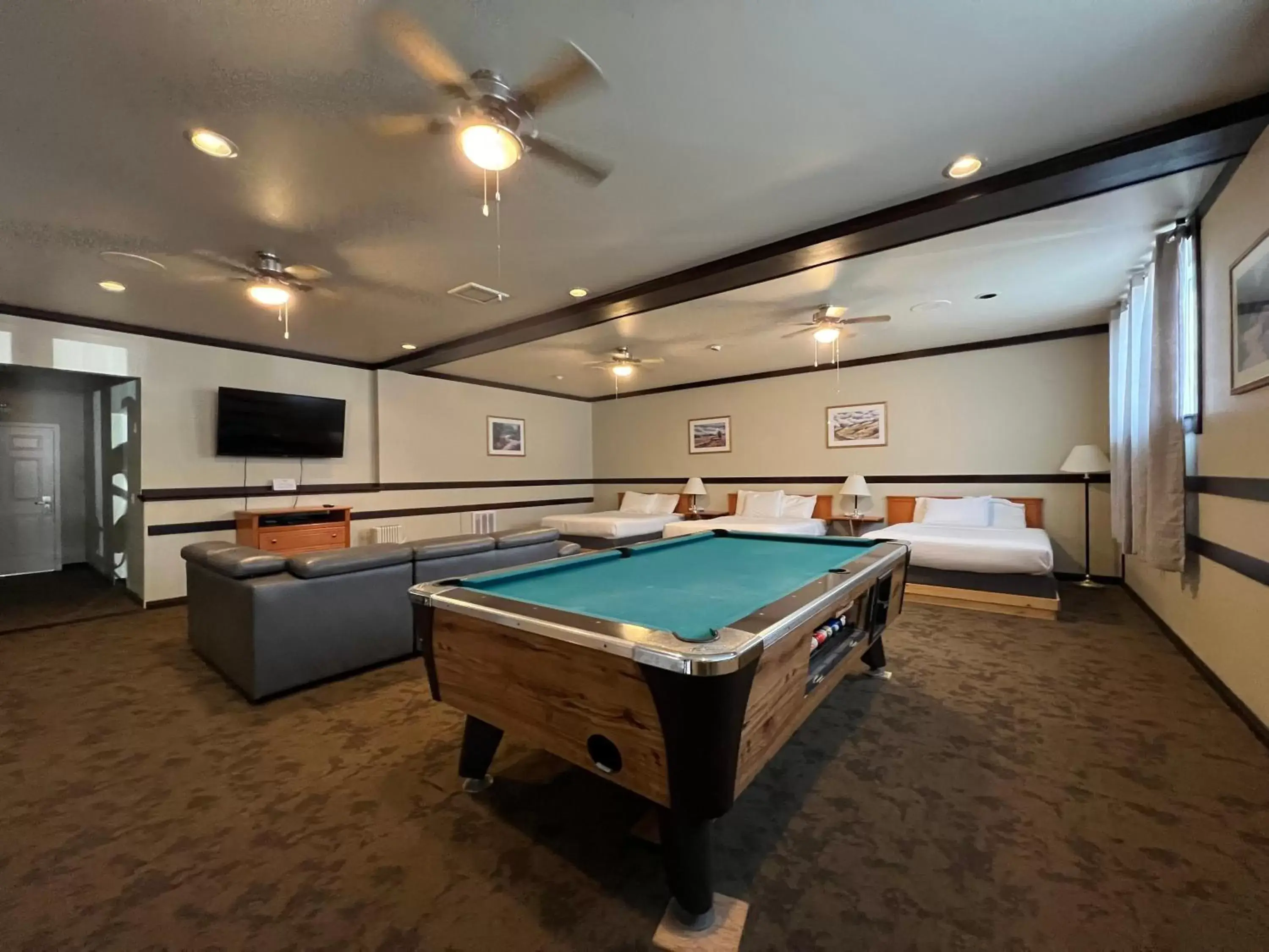 Billiards in Wells Gray Inn