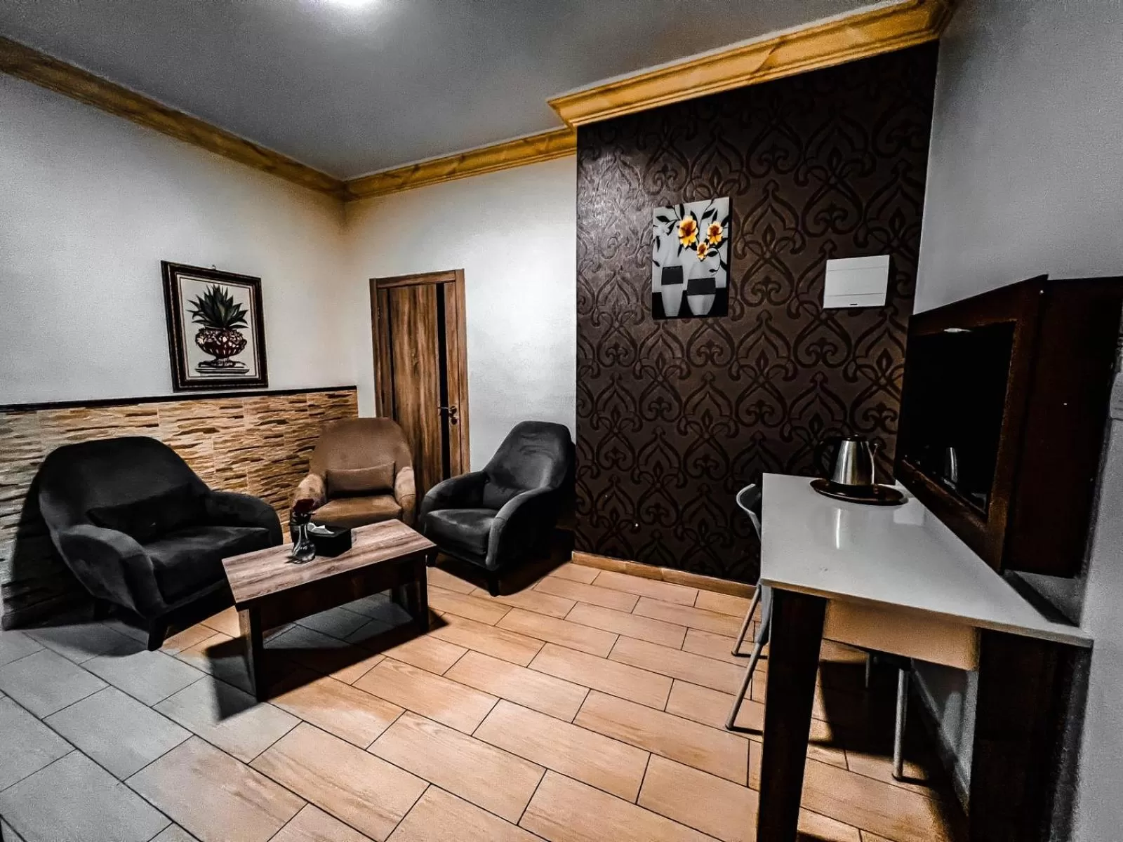 Living room in Balcony Hotel