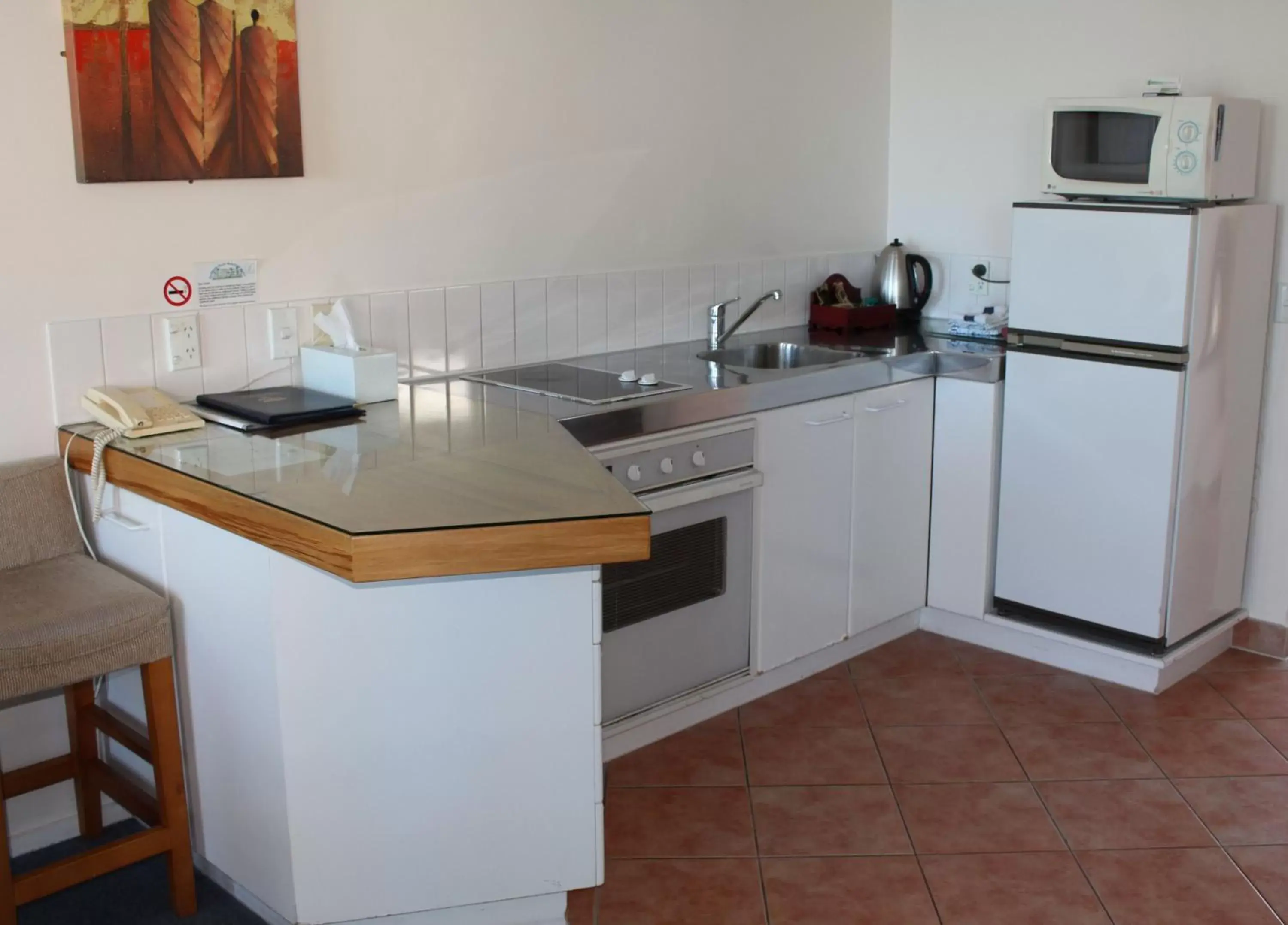 Kitchen or kitchenette, Kitchen/Kitchenette in Bucklands Beach Waterfront Motel