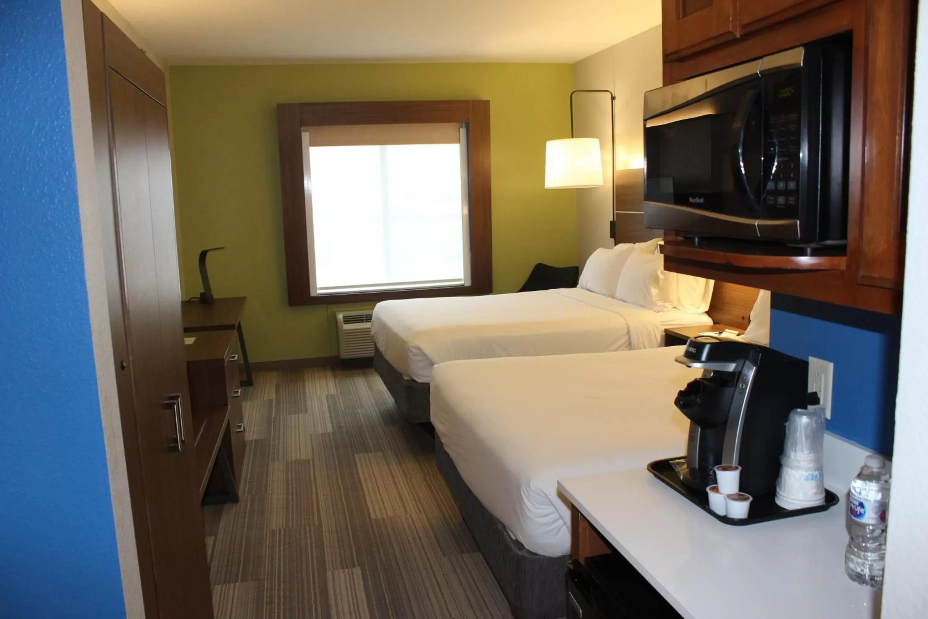 Photo of the whole room, Bed in Holiday Inn Express Hotel & Suites Mansfield, an IHG Hotel