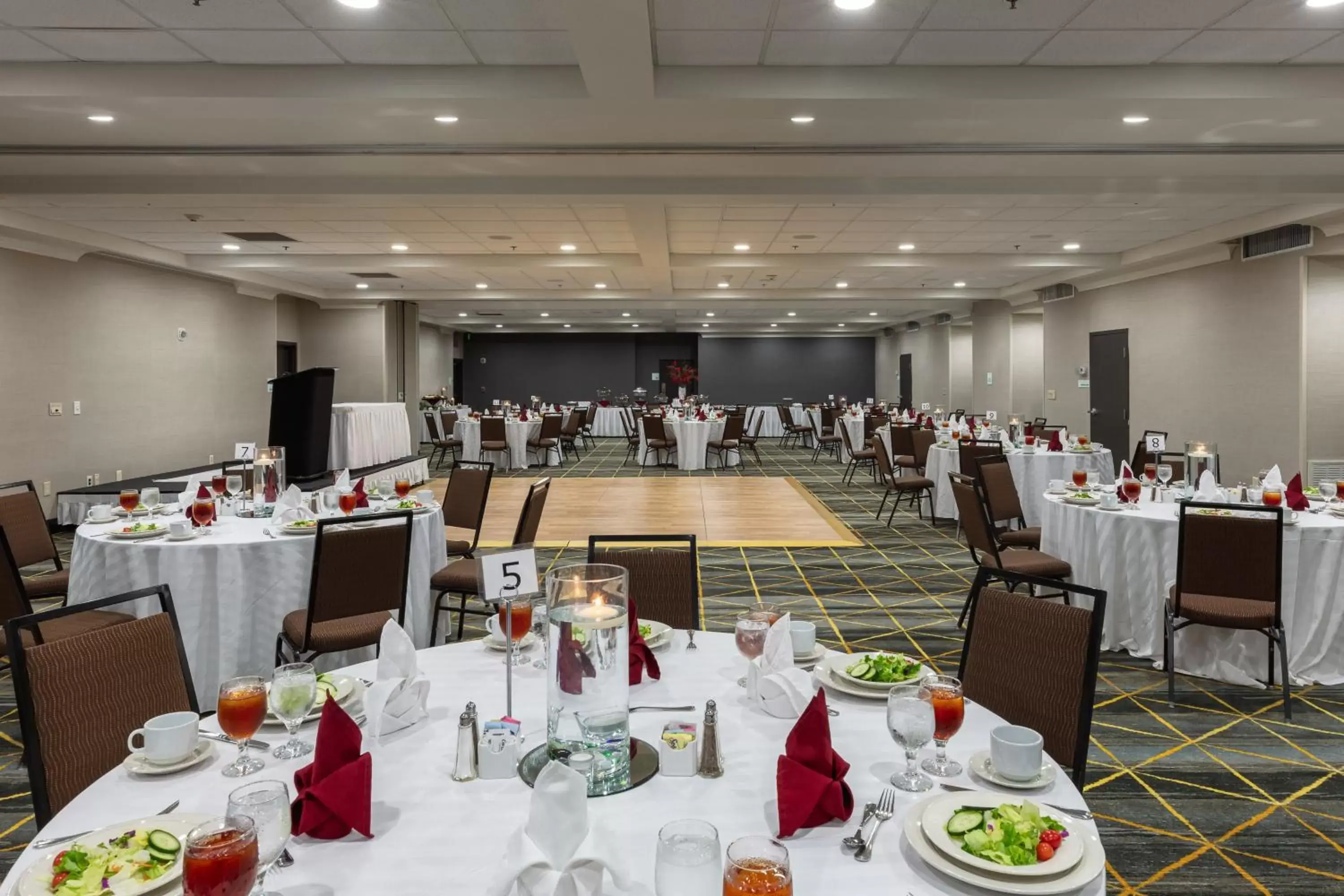 Banquet/Function facilities, Restaurant/Places to Eat in Holiday Inn & Suites Atlanta Airport North, an IHG Hotel